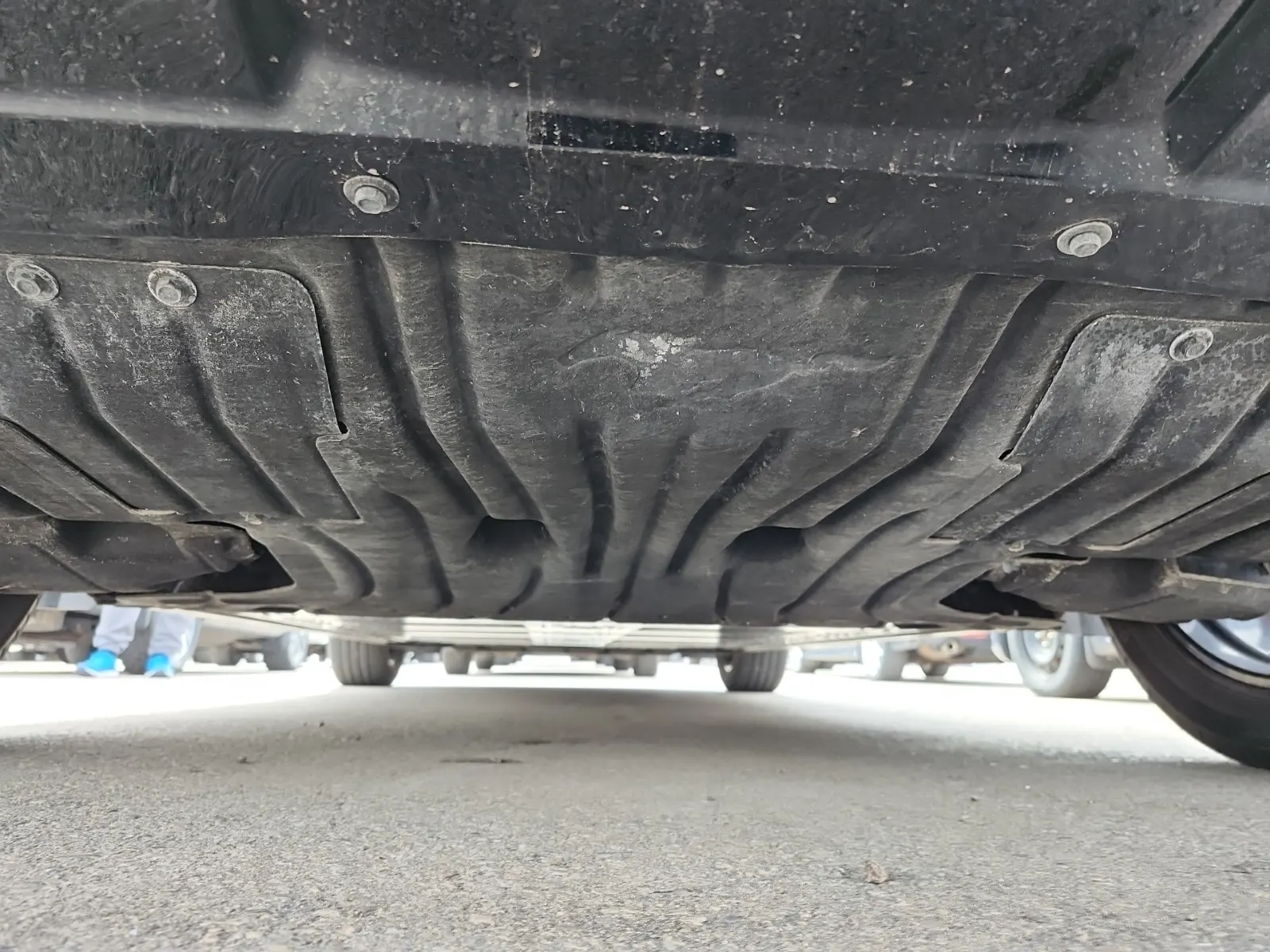 Undercarriage - Rear Photo
