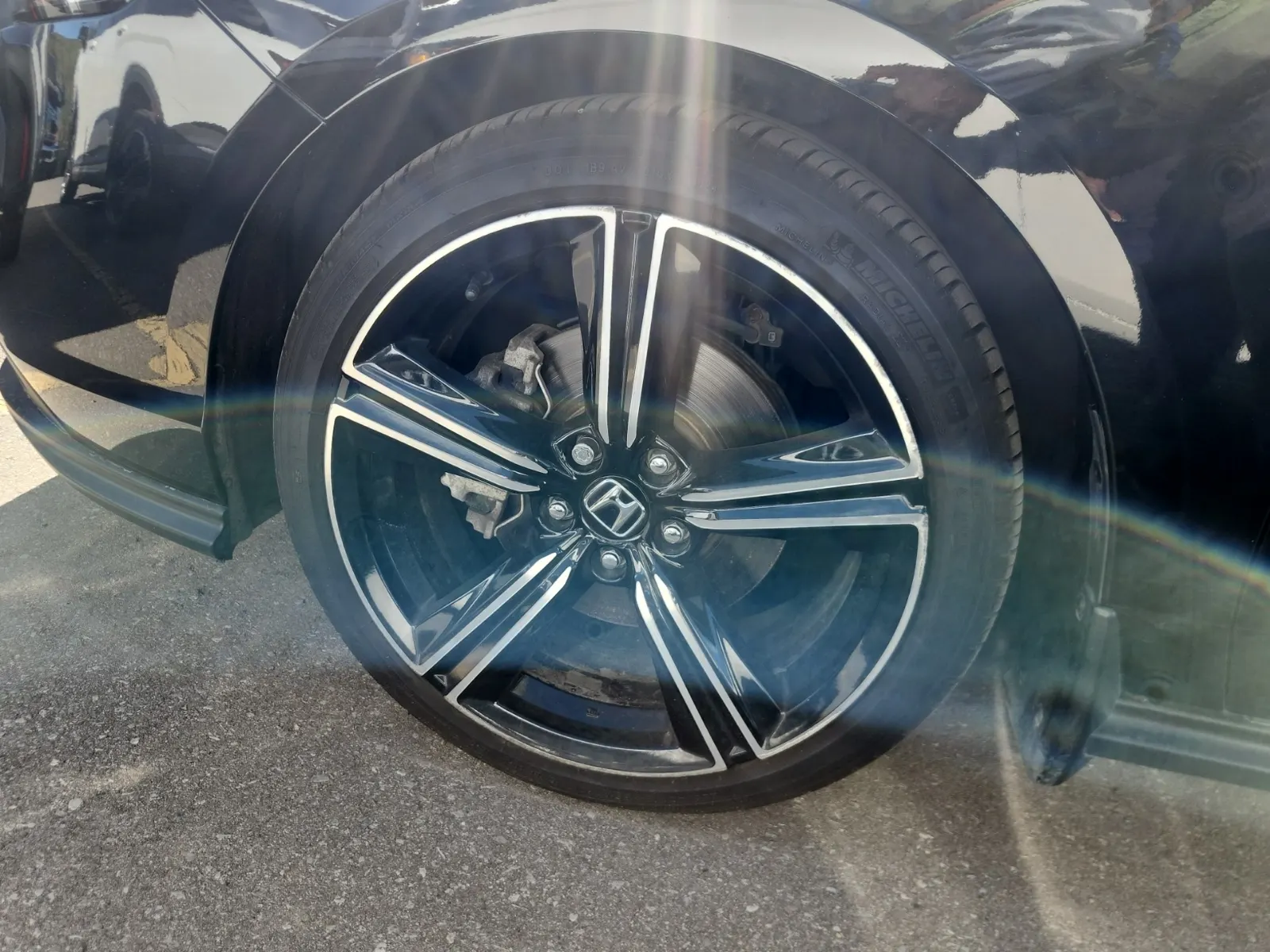 Front driver wheel/tire photo