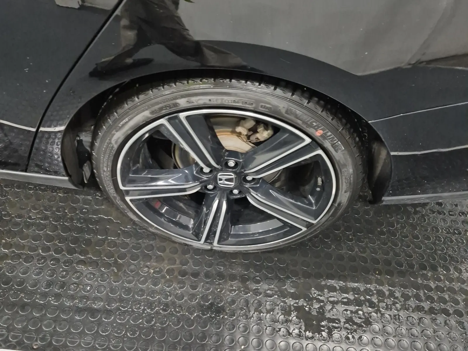 Left Rear Wheel/Tire Photo