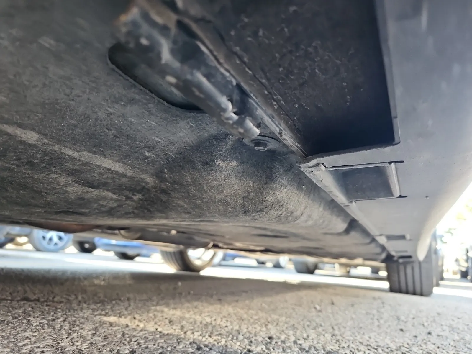 Undercarriage - Driver Photo
