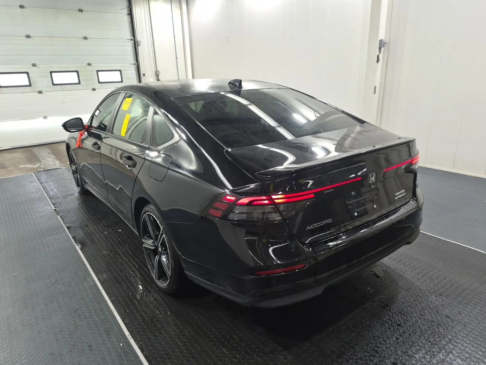 Driver Rear 3/4 Photo
