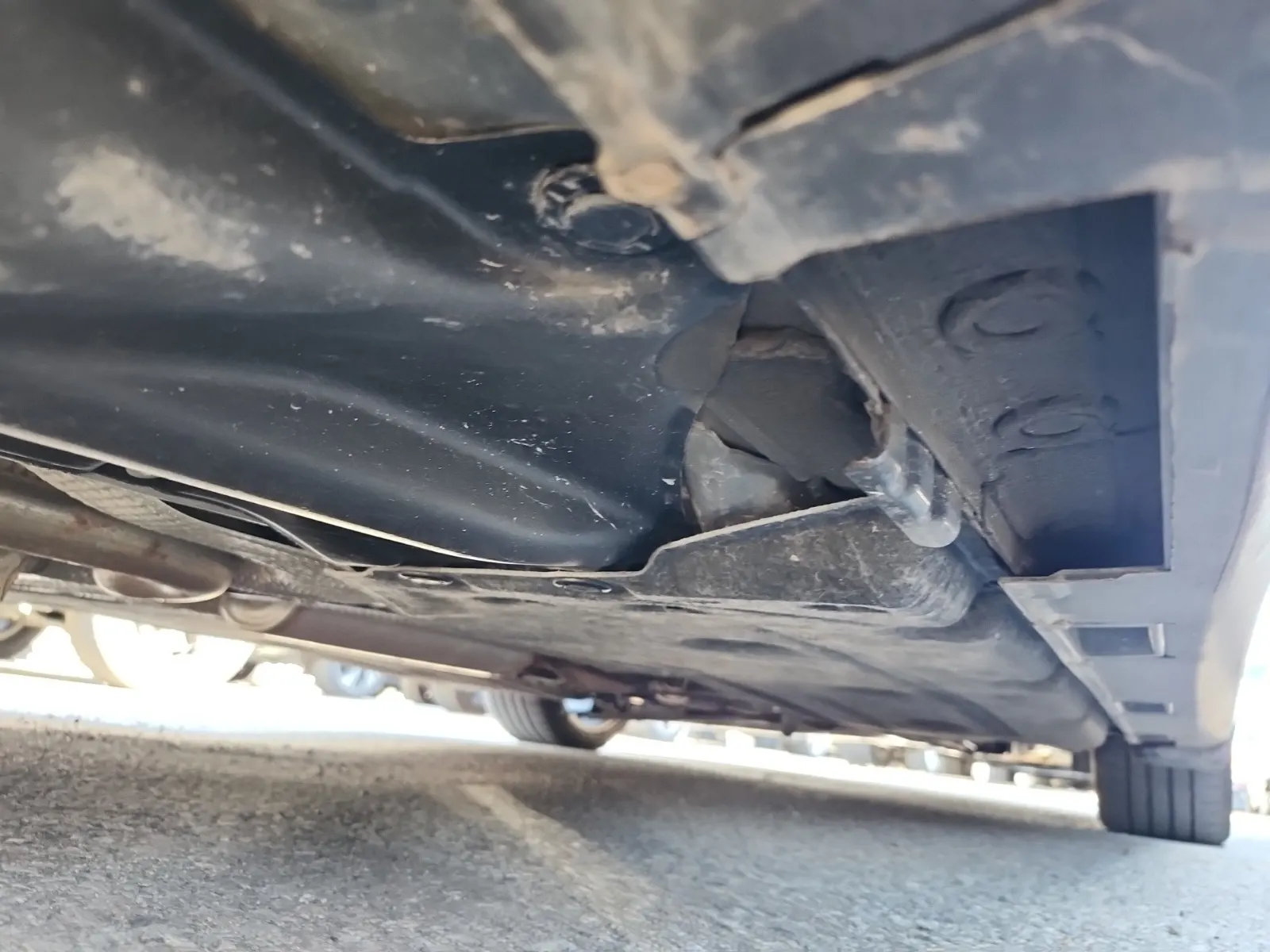 Undercarriage - Passenger Photo