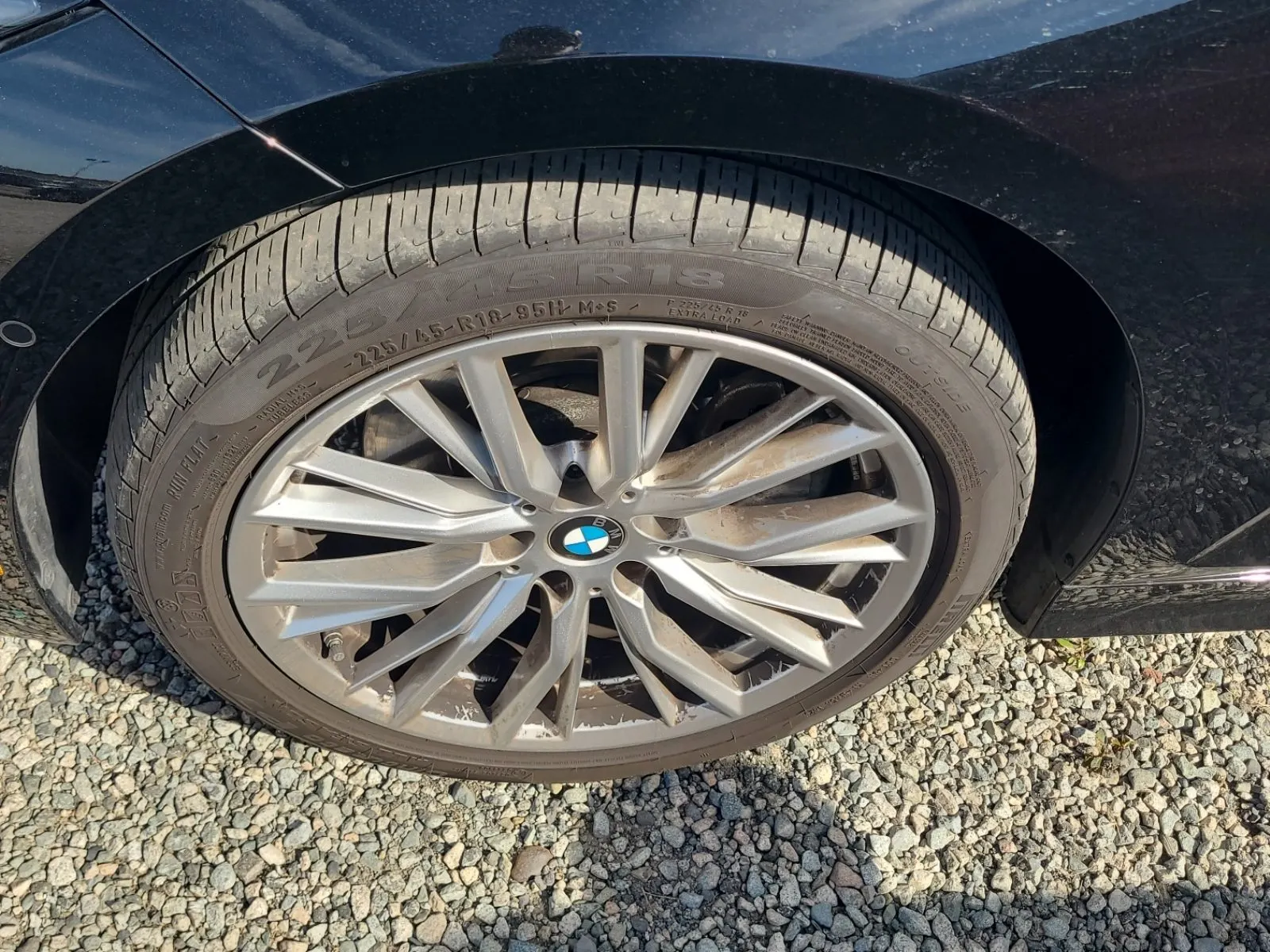 Front driver wheel/tire photo