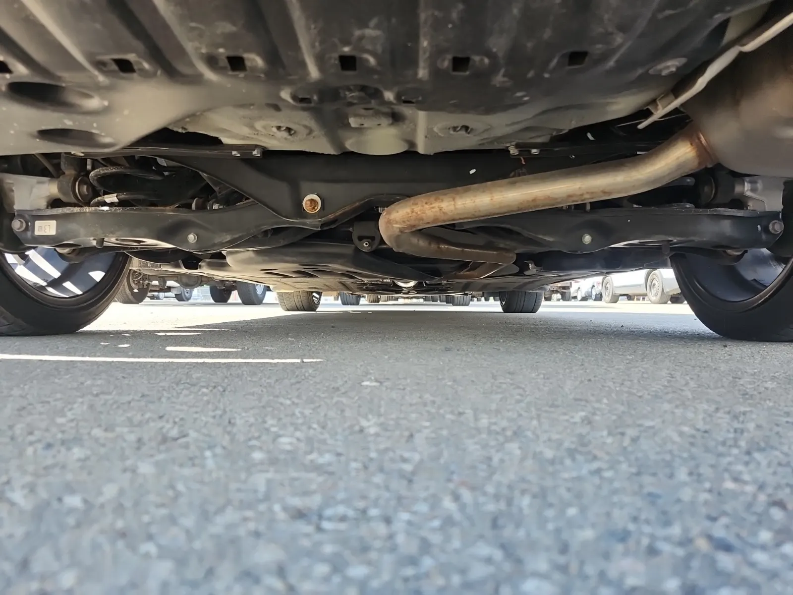 Undercarriage - Rear Photo