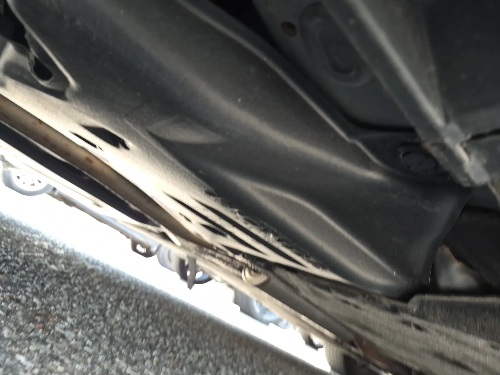 Undercarriage - Passenger Photo