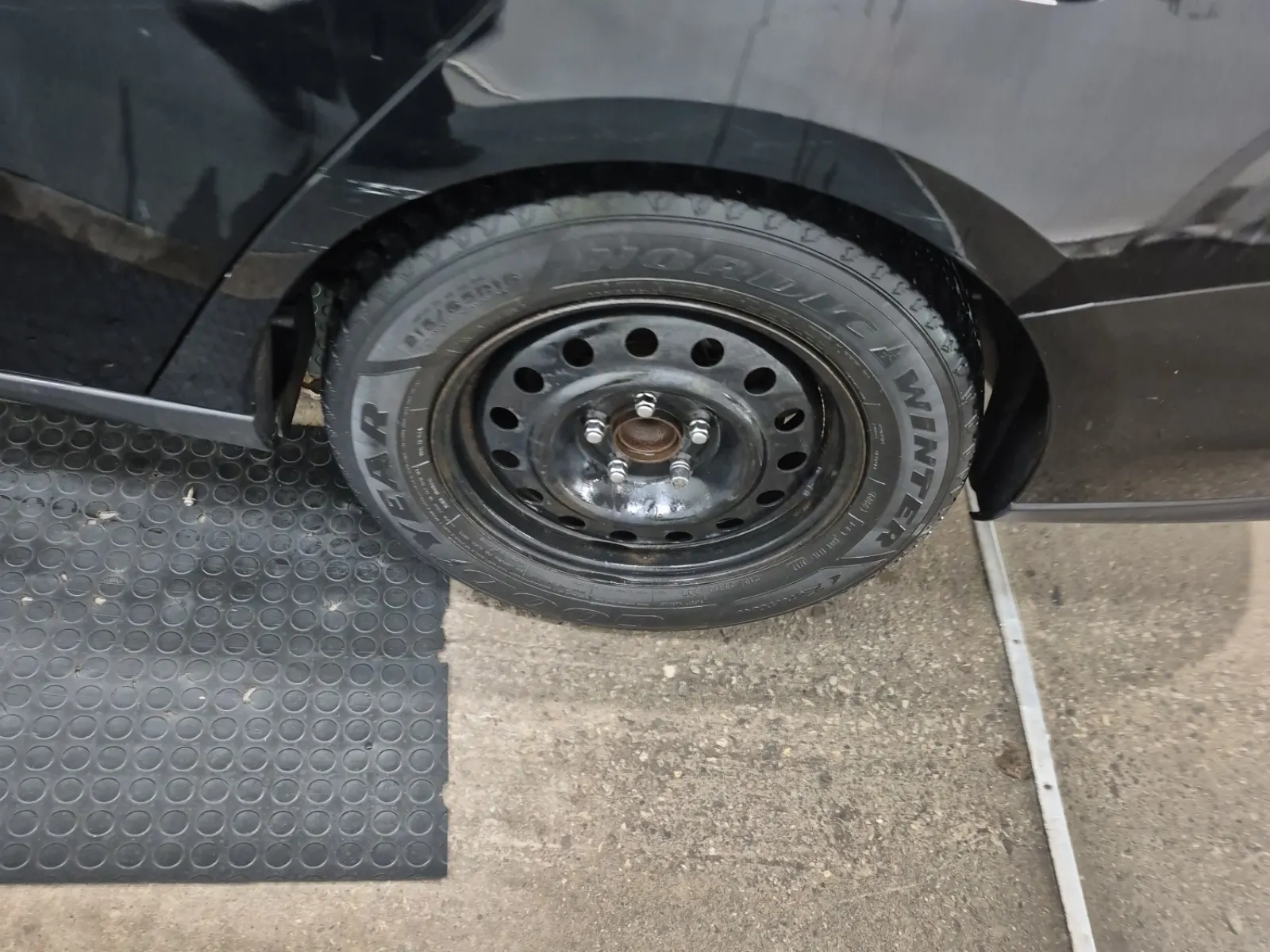 Left Rear Wheel/Tire Photo
