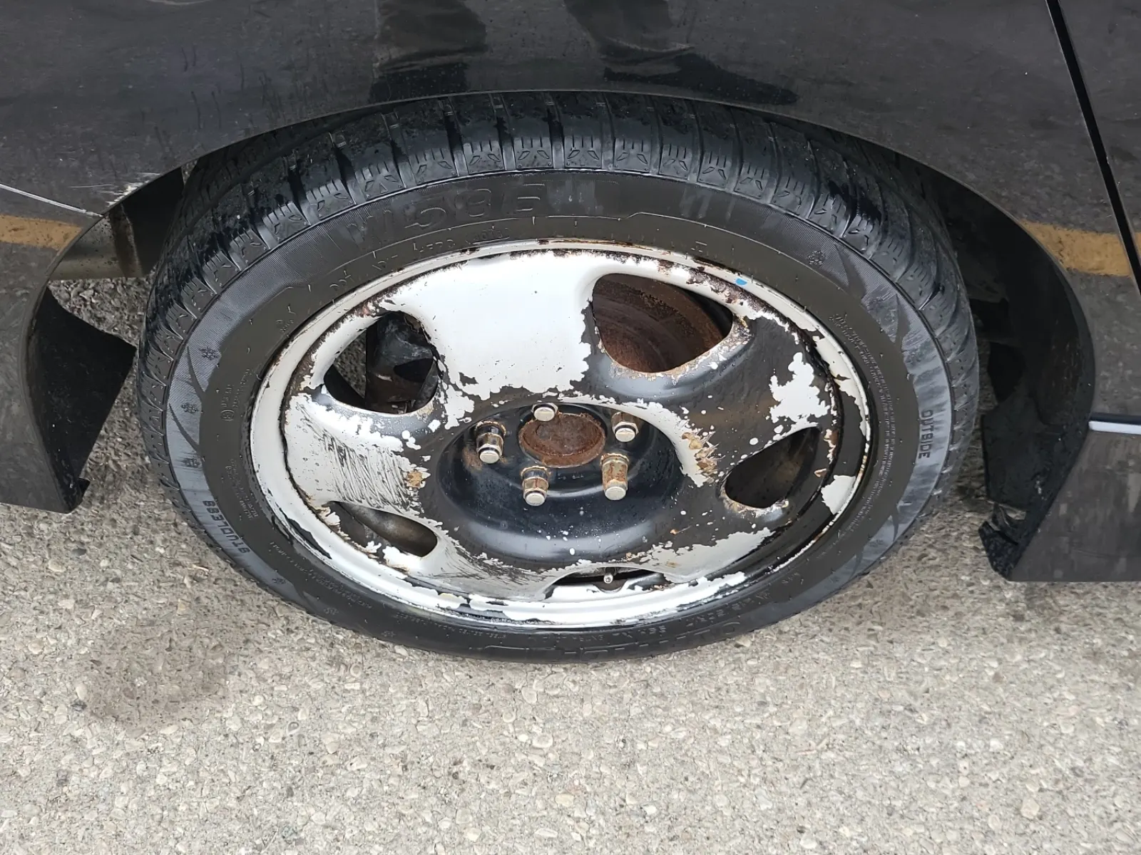 Right Rear Wheel/Tire Photo