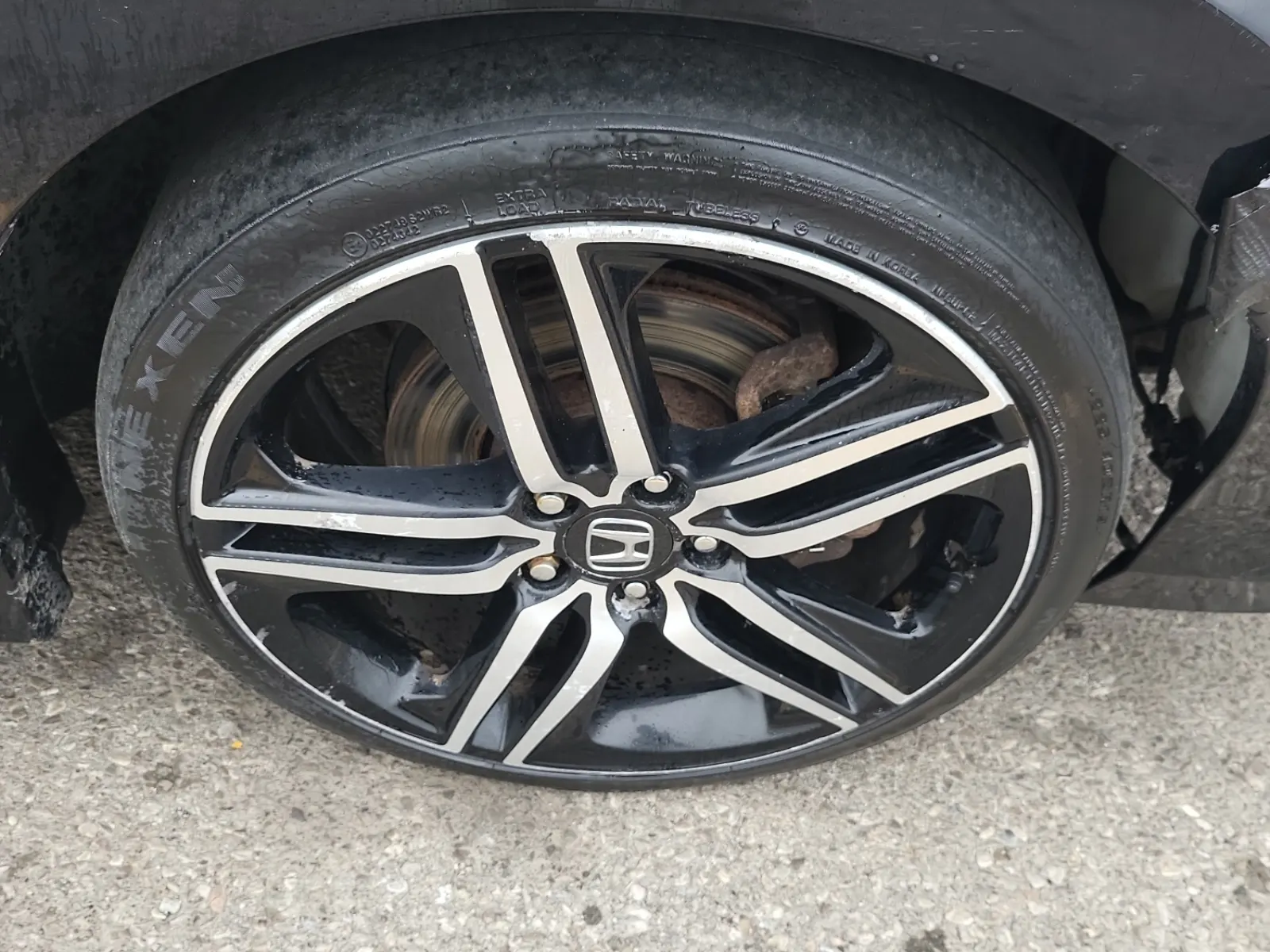 Right Front Wheel/Tire Photo