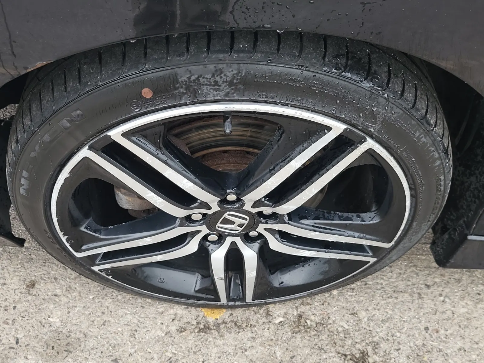 Front driver wheel/tire photo