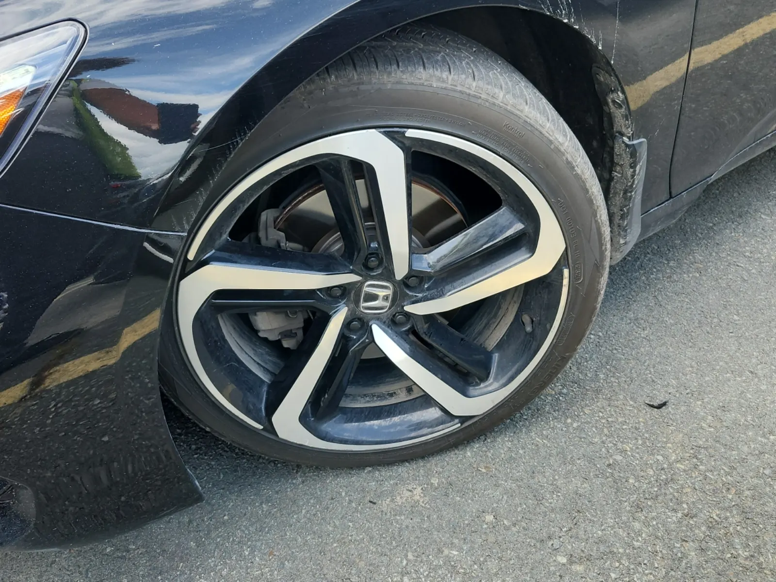 Front driver wheel/tire photo