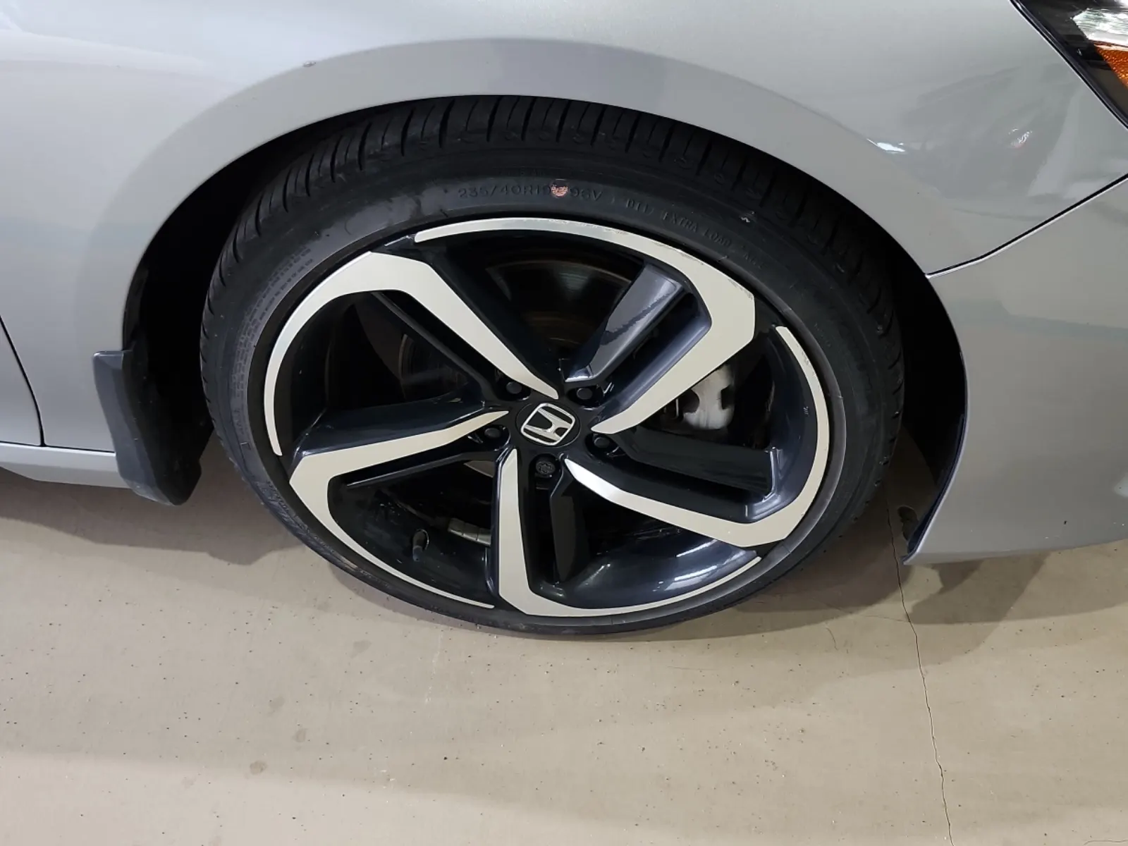 Right Front Wheel/Tire Photo