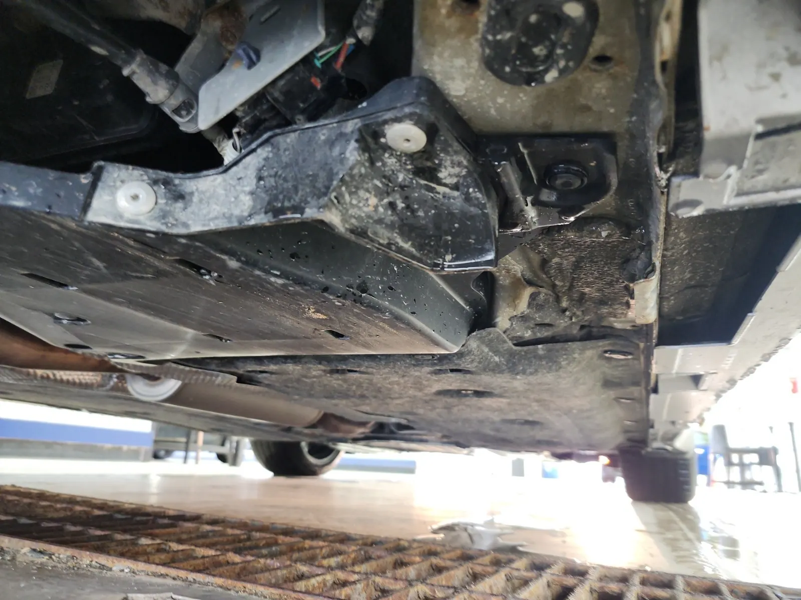Undercarriage - Passenger Photo