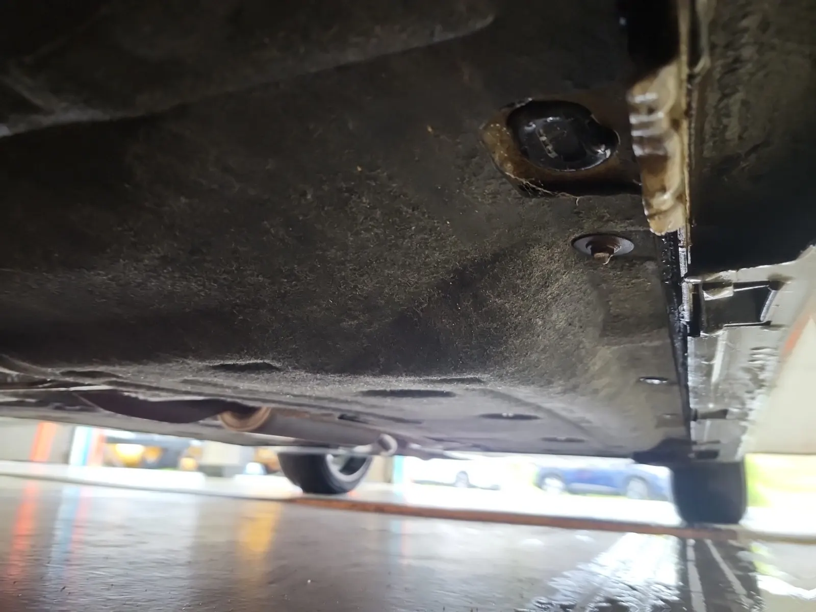 Undercarriage - Driver Photo