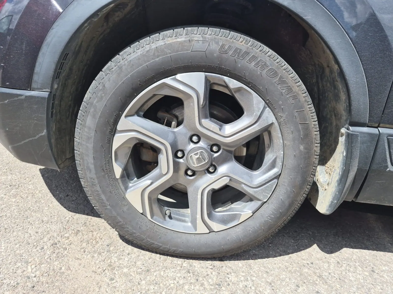 Front driver wheel/tire photo