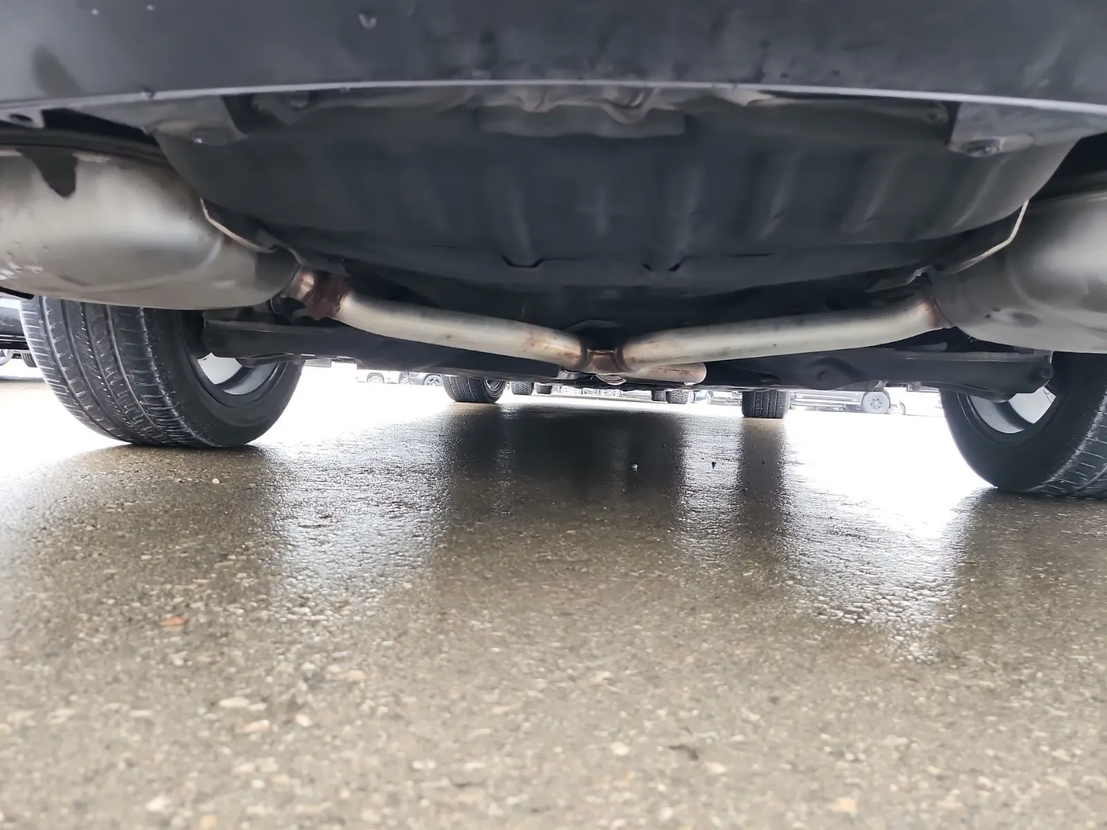 Undercarriage - Rear Photo