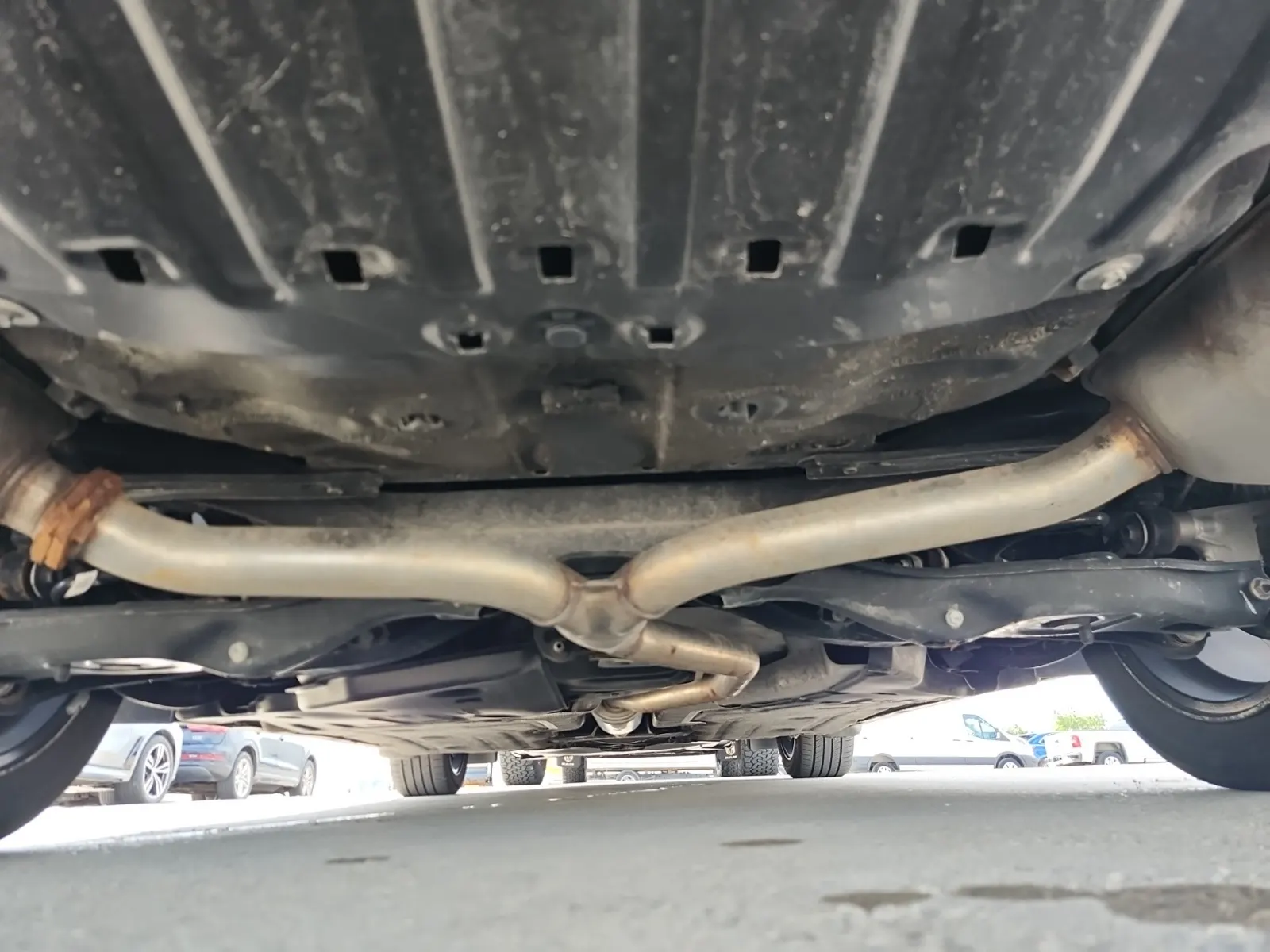 Undercarriage - Rear Photo
