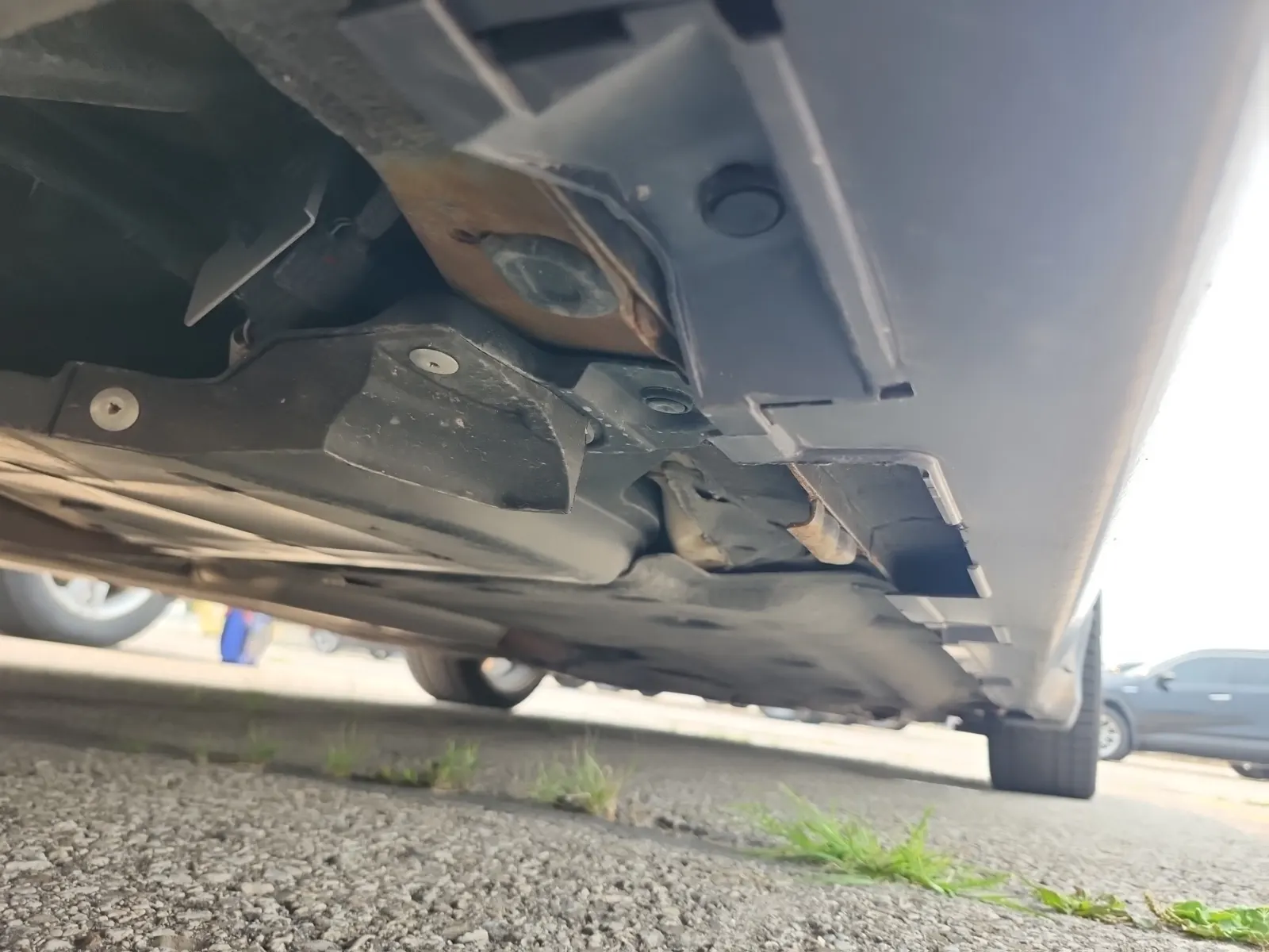 Undercarriage - Passenger Photo