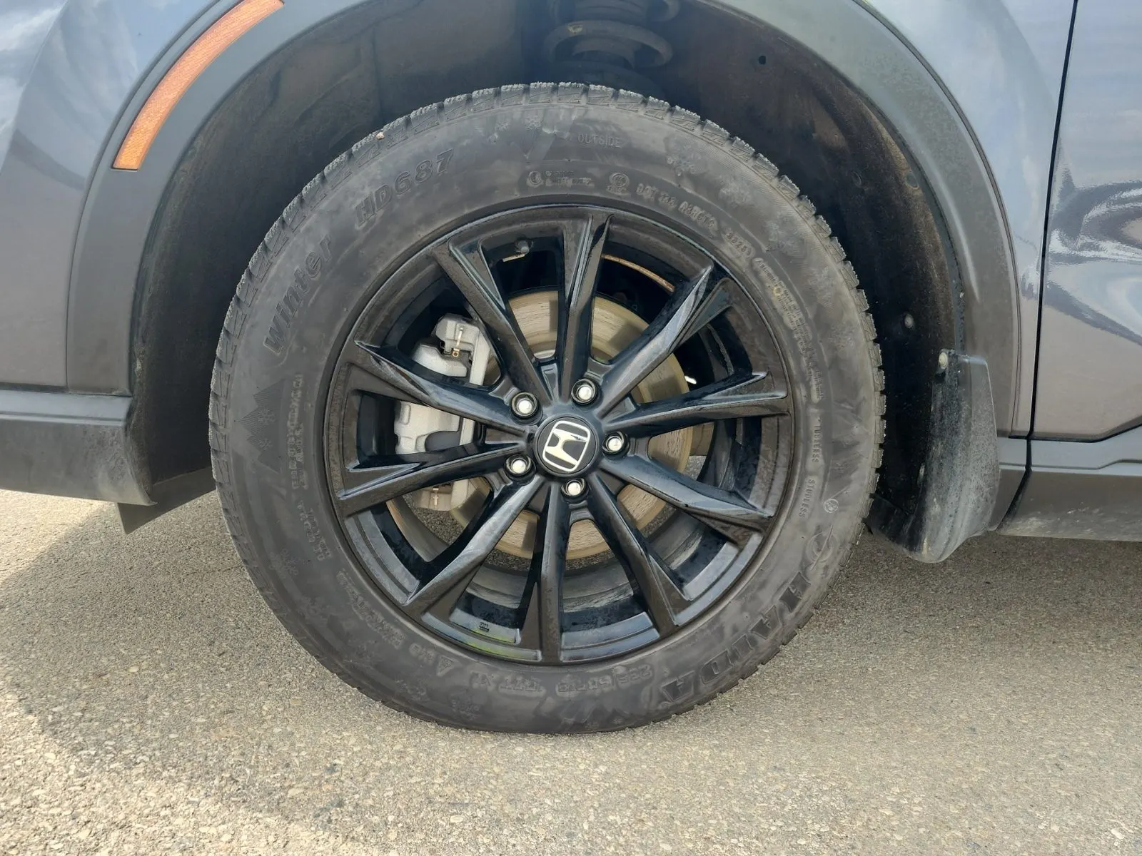 Front driver wheel/tire photo