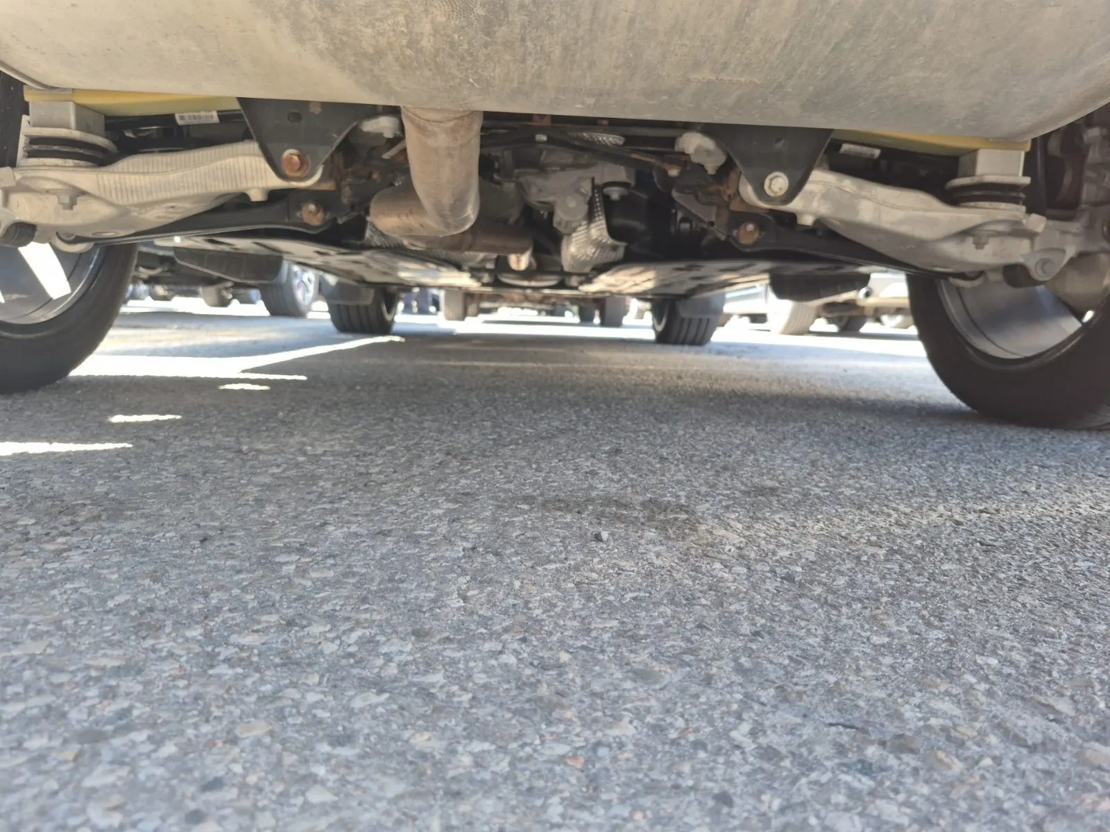 Undercarriage - Rear Photo