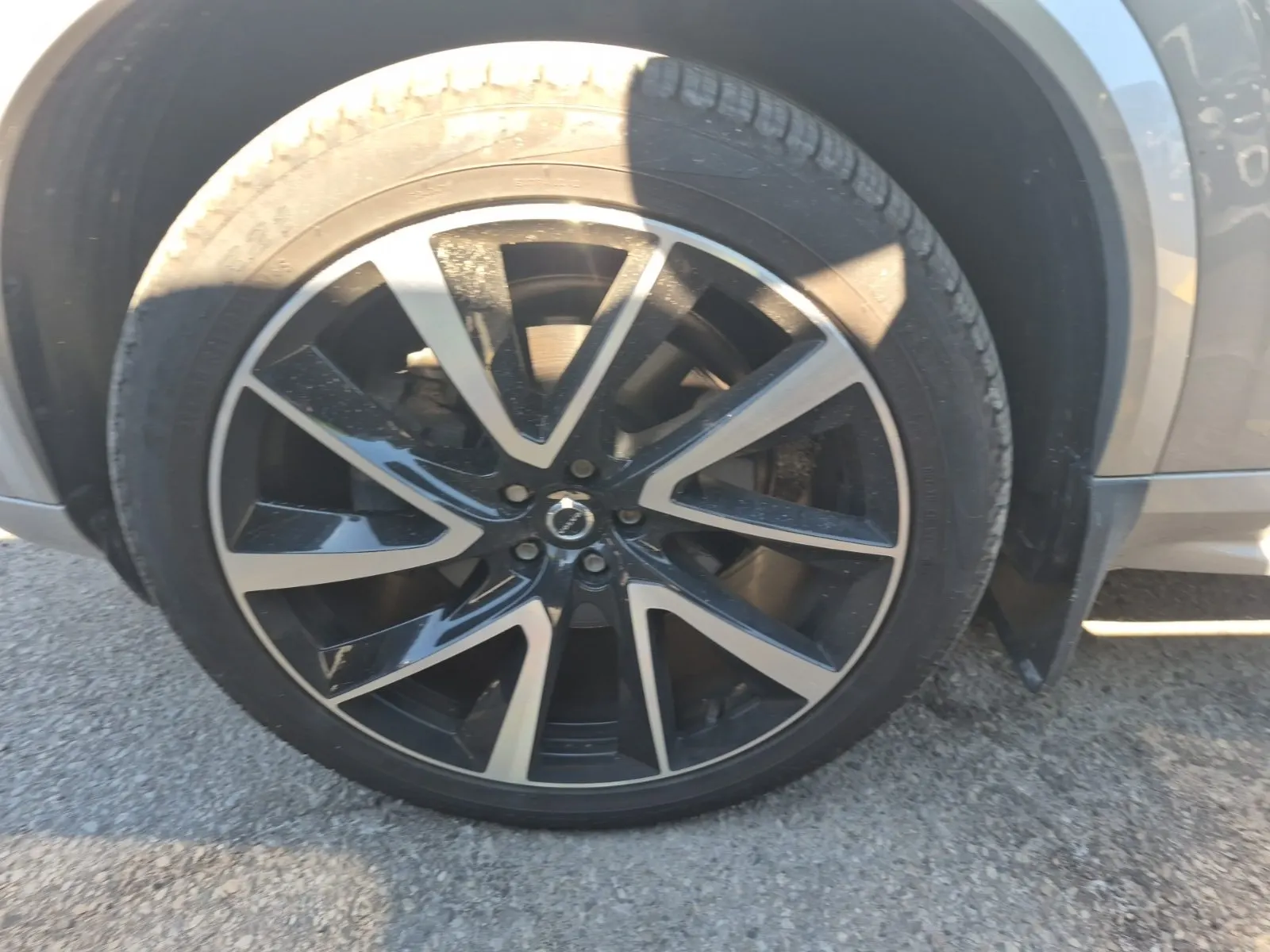 Front driver wheel/tire photo
