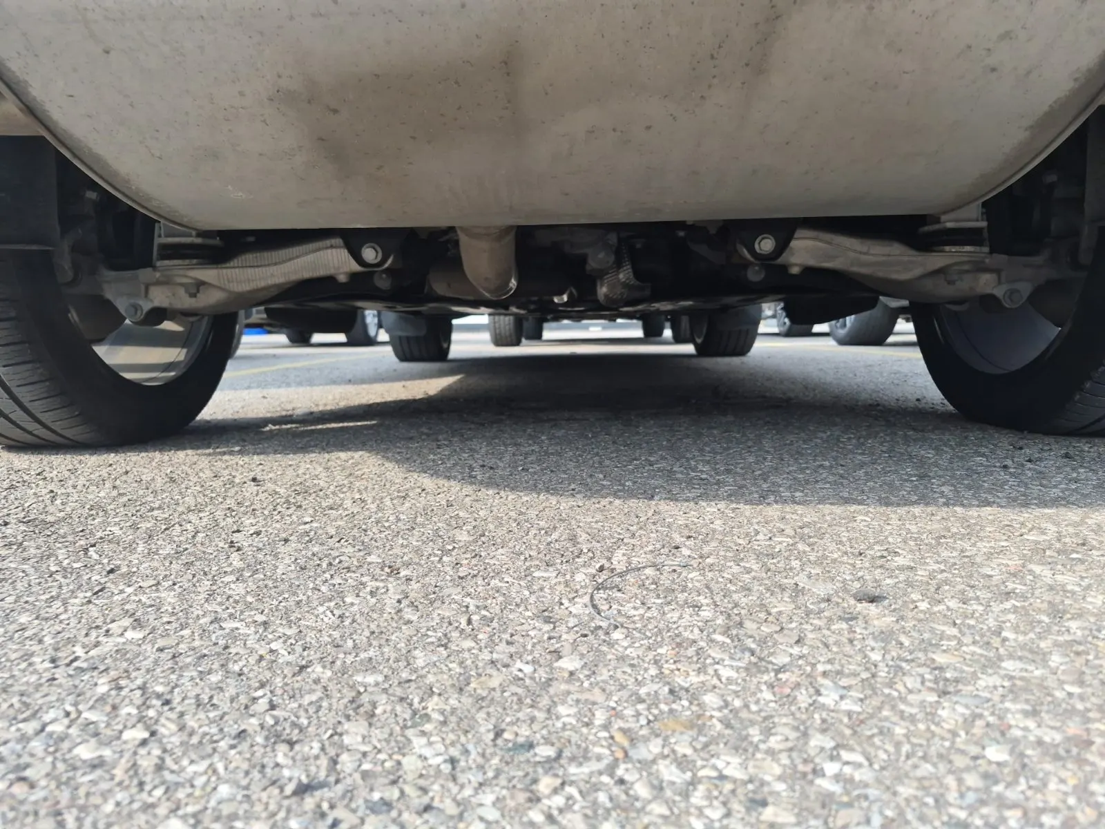 Undercarriage - Rear Photo