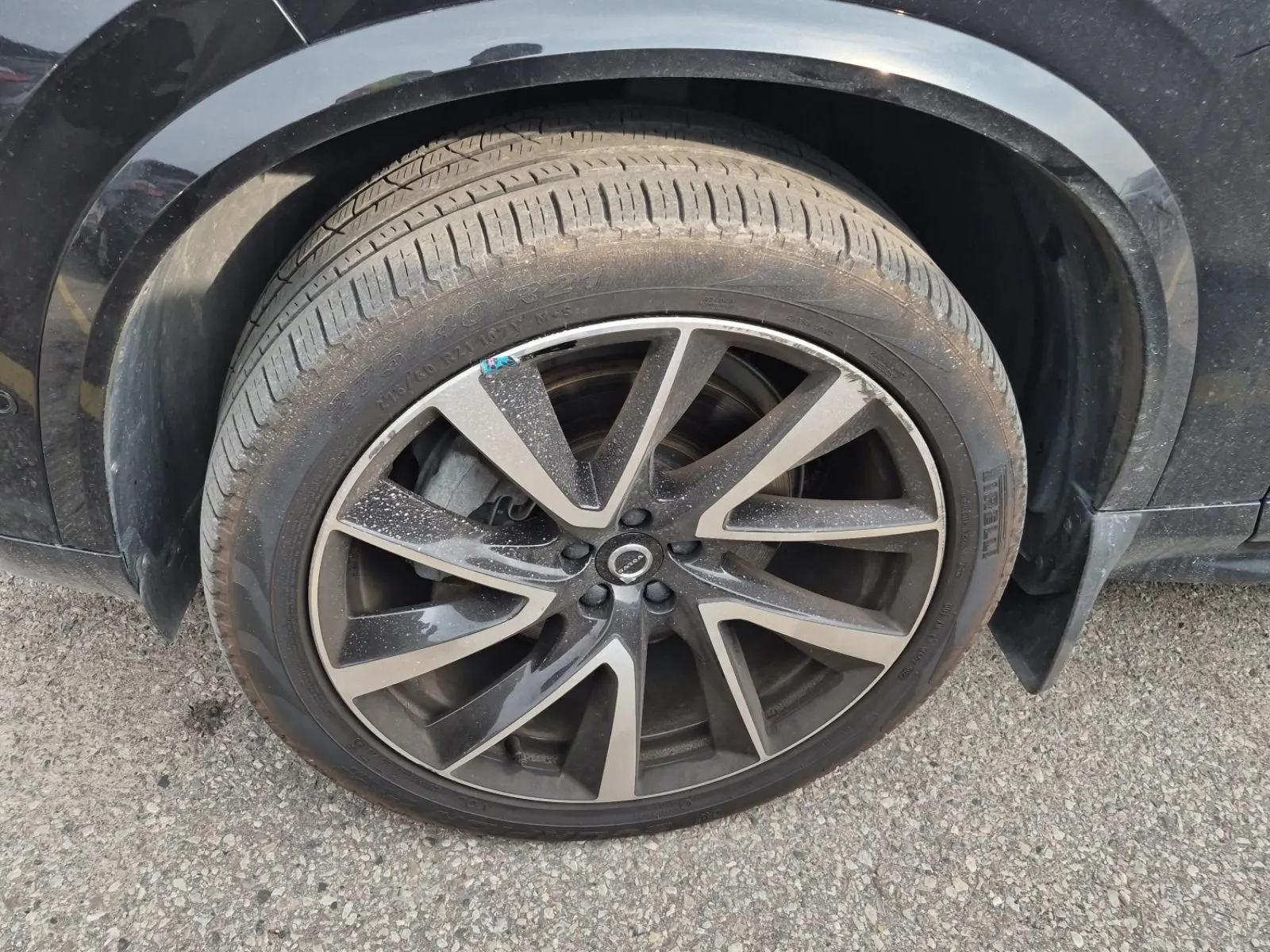 Front driver wheel/tire photo