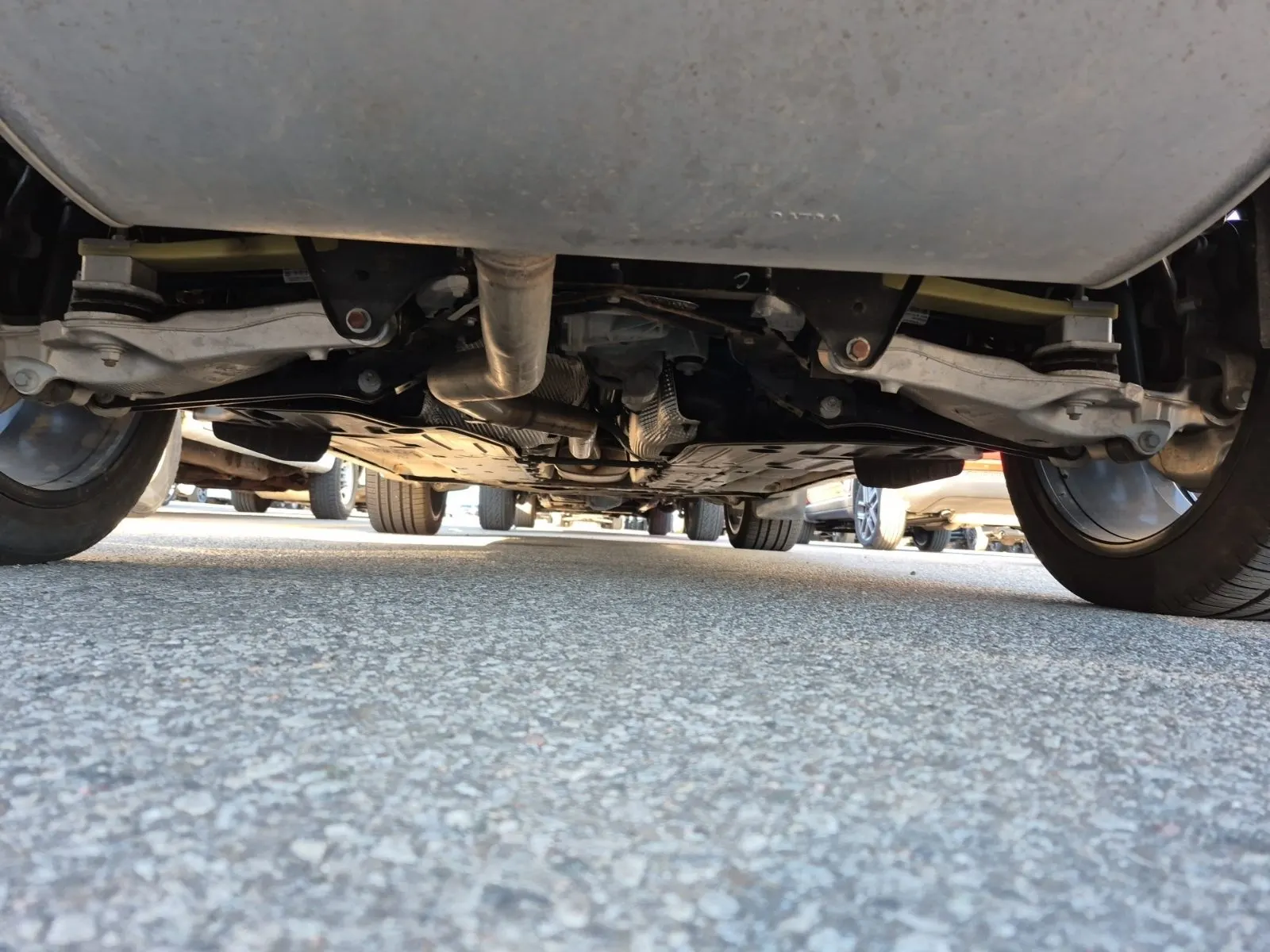 Undercarriage - Rear Photo