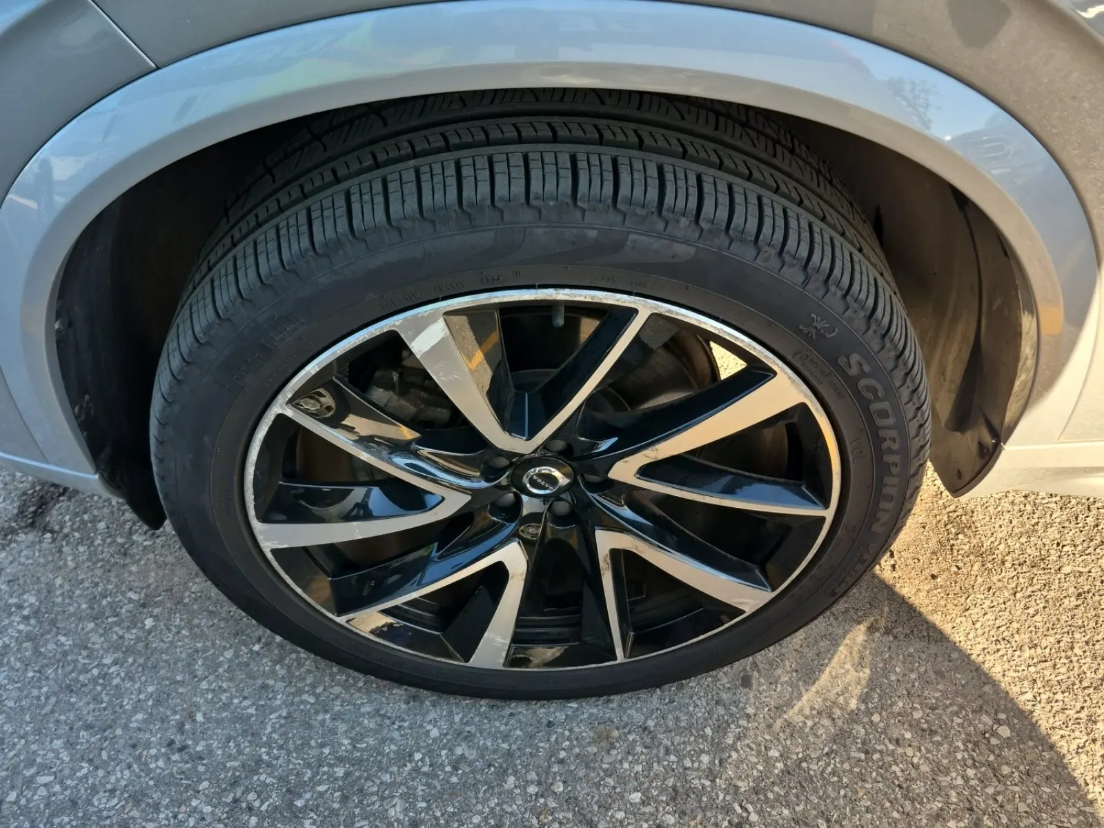 Front driver wheel/tire photo
