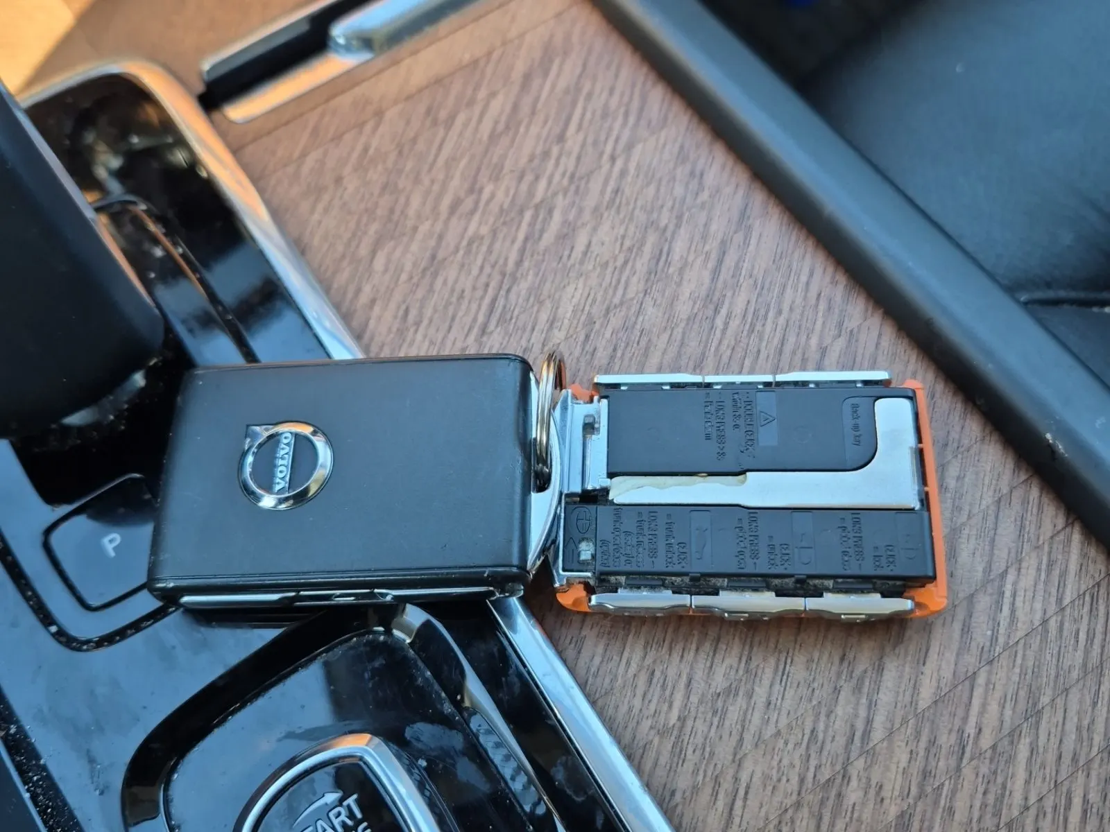 Keys/Fobs/Manual Photo