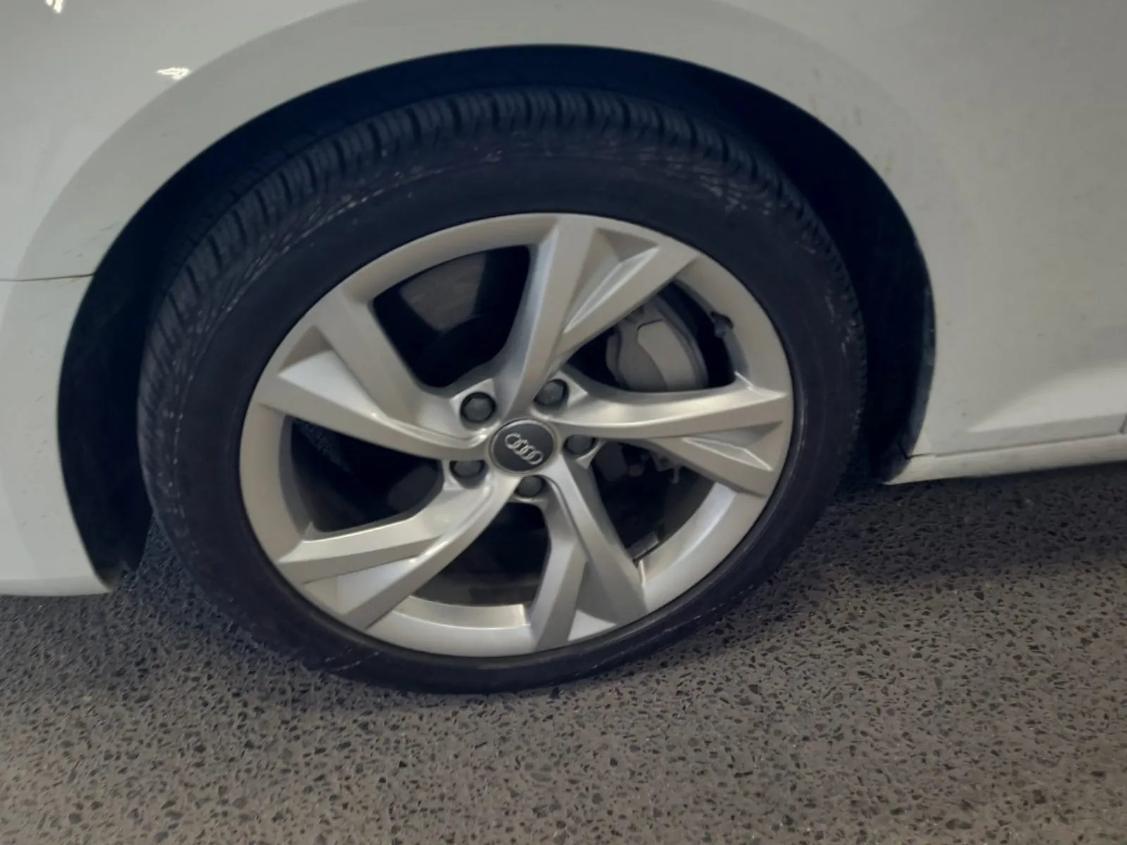 Front driver wheel/tire photo