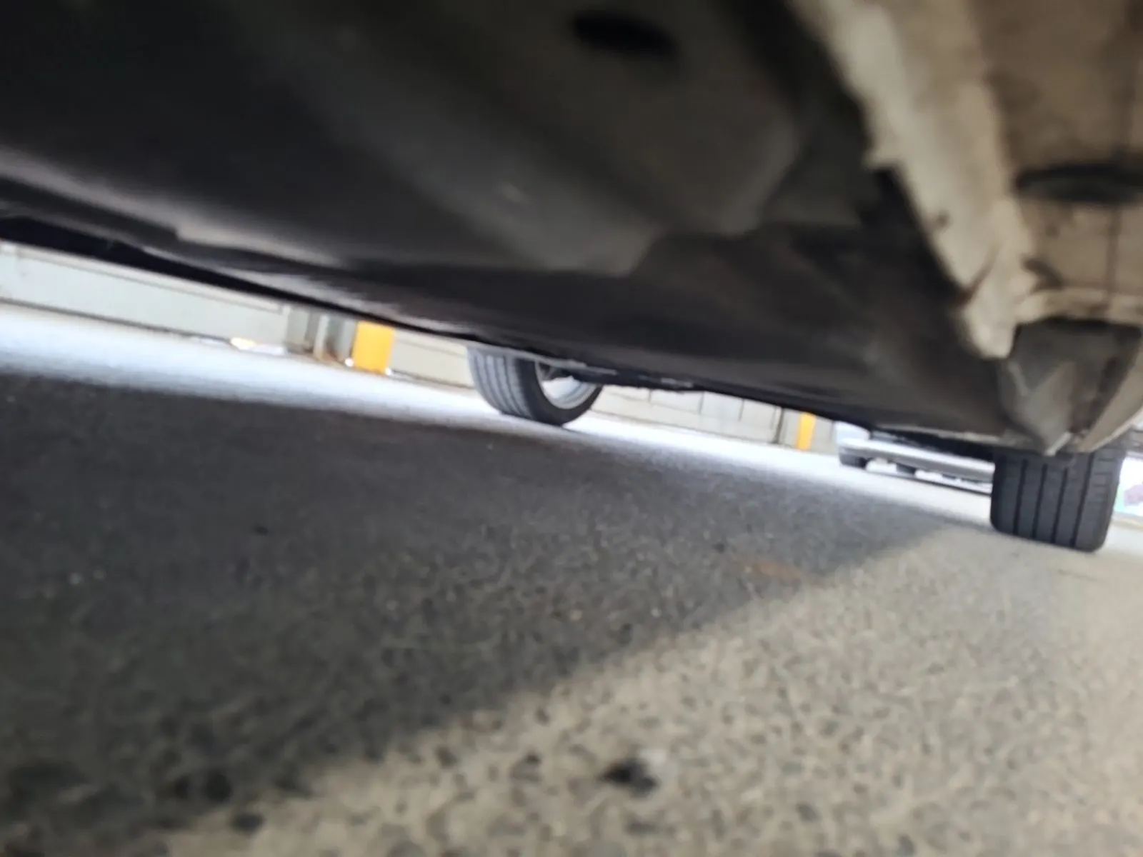 Undercarriage - Driver Photo