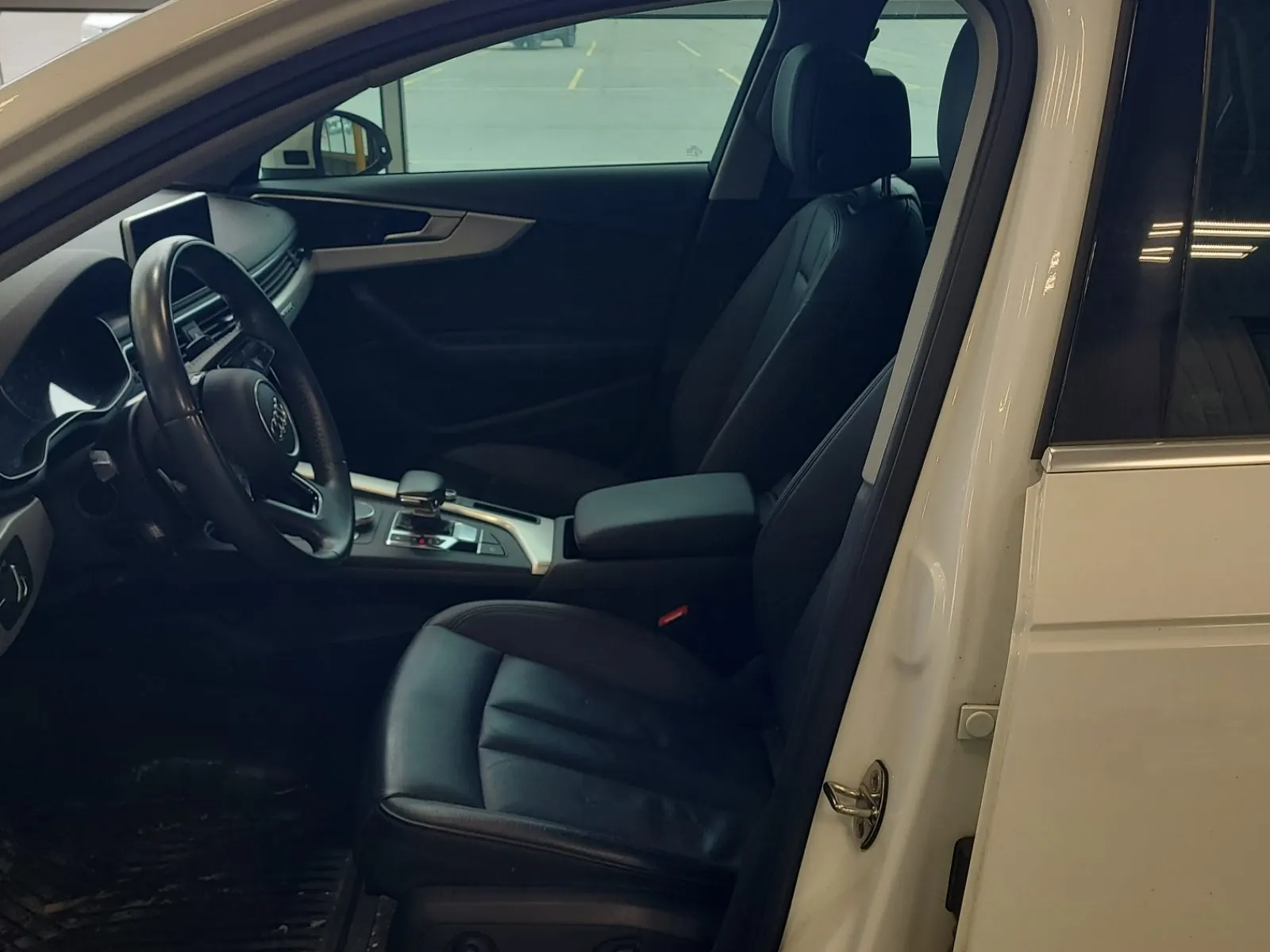 Front Interior Photo