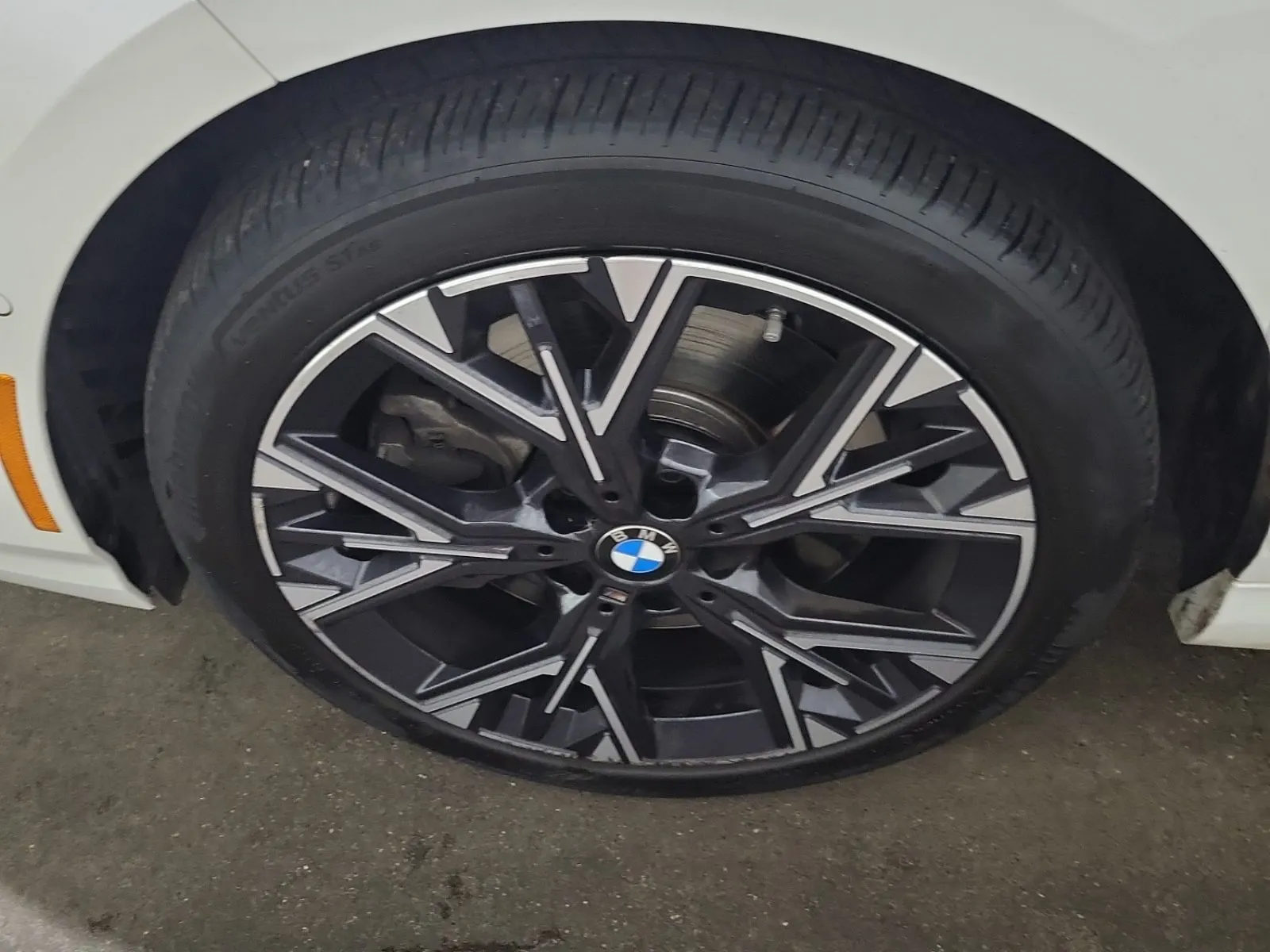 Front driver wheel/tire photo