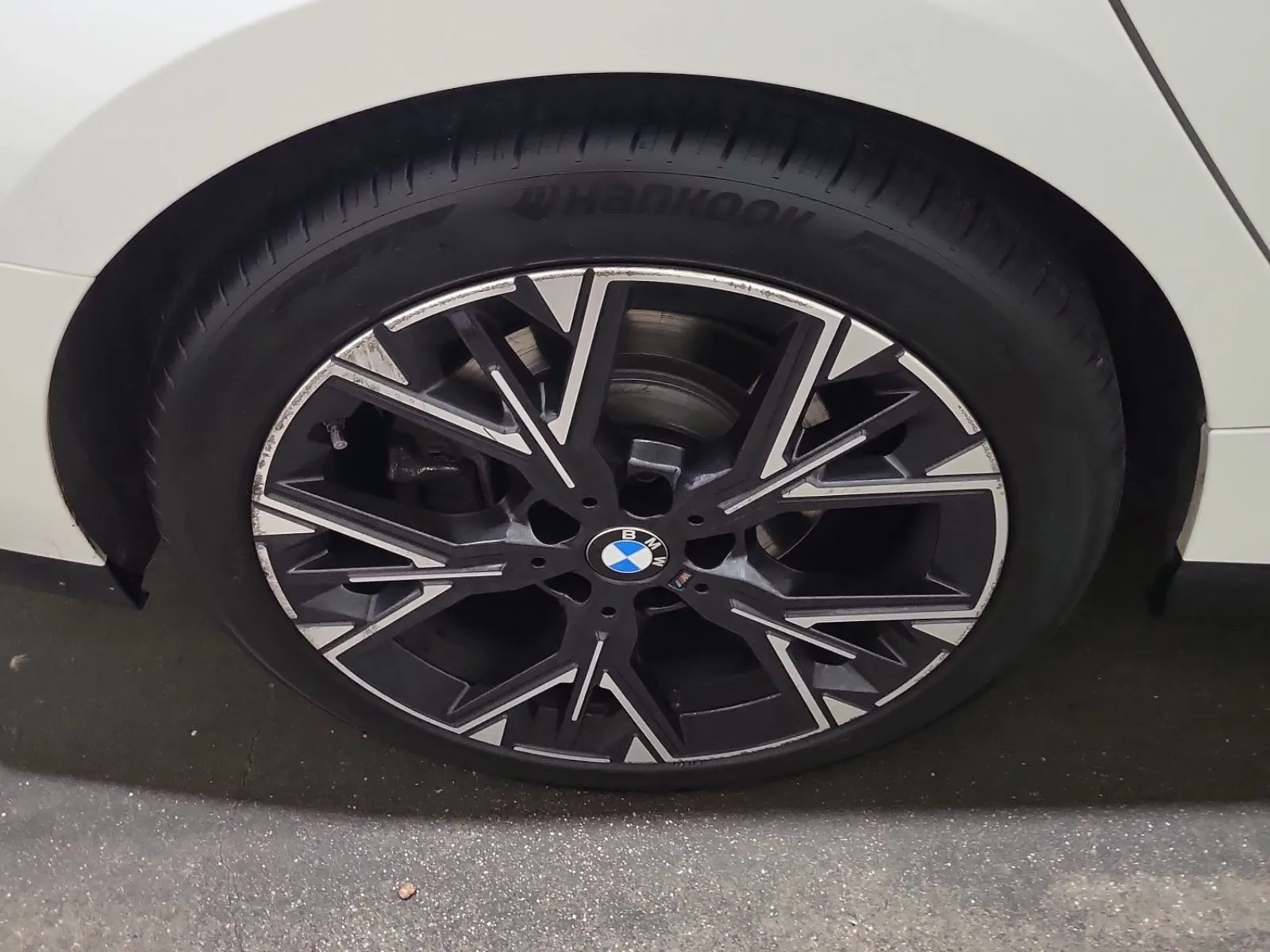 Right Rear Wheel/Tire Photo