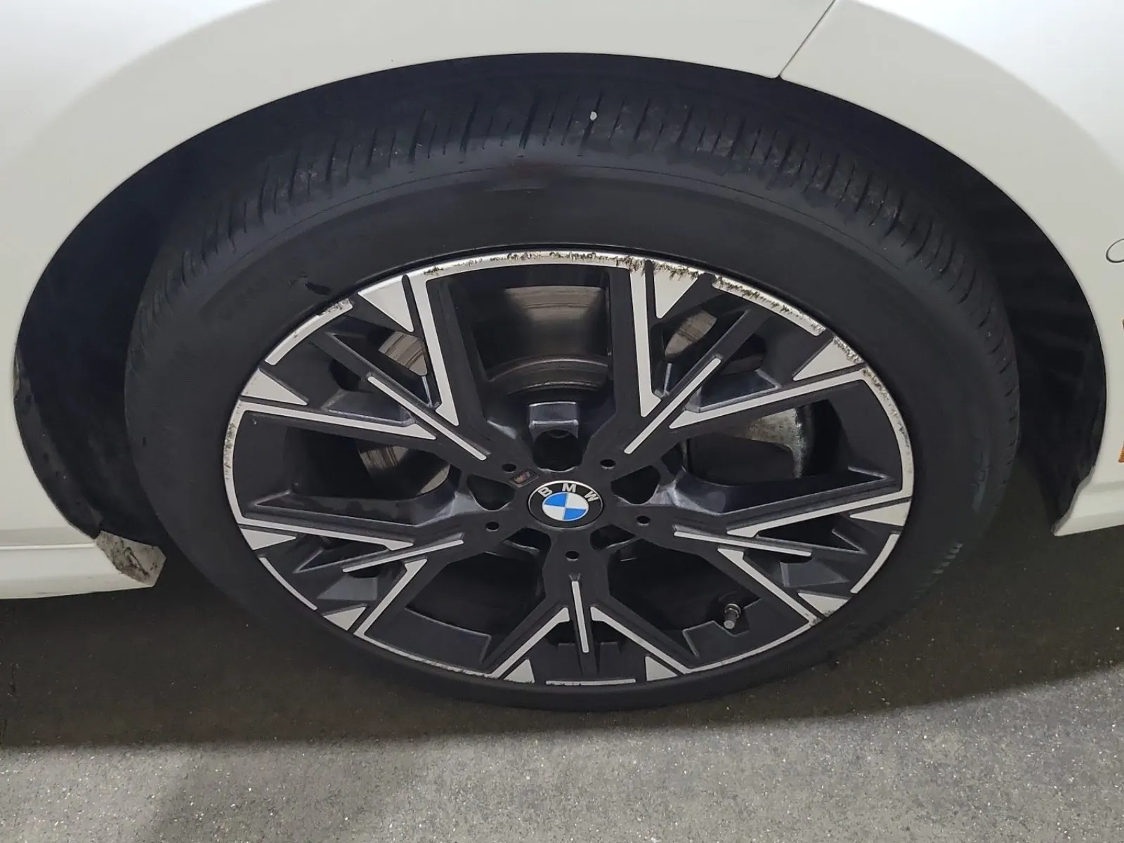 Right Front Wheel/Tire Photo