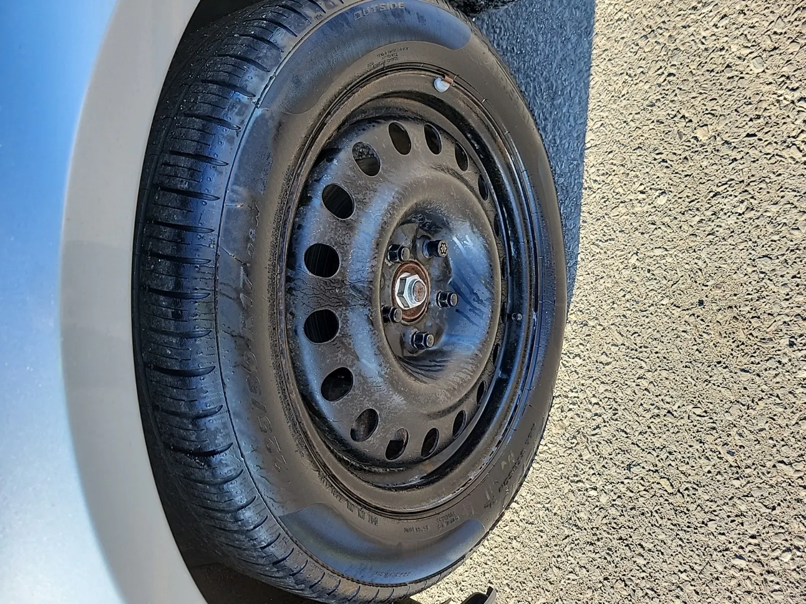 Front driver wheel/tire photo