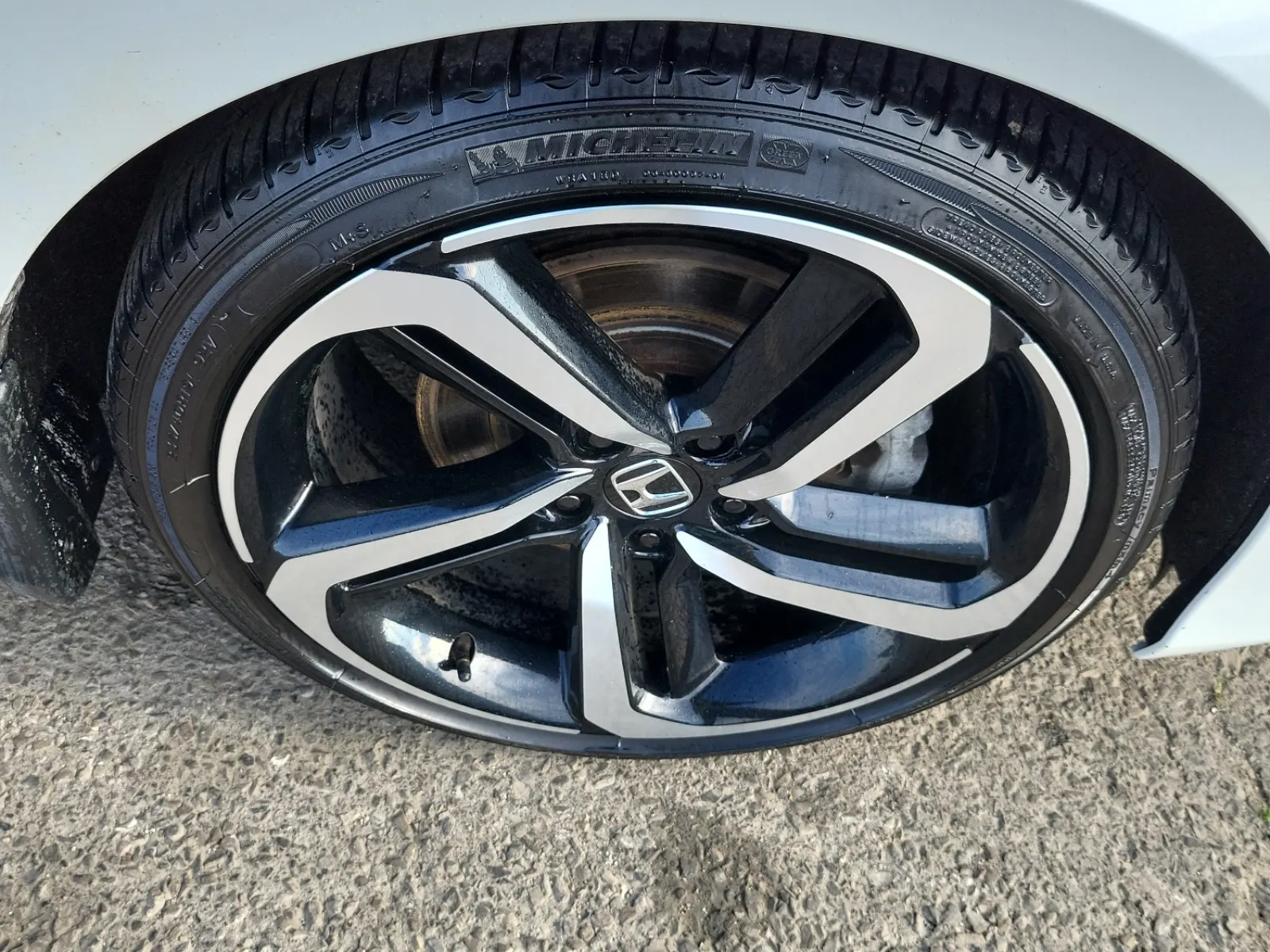 Right Front Wheel/Tire Photo
