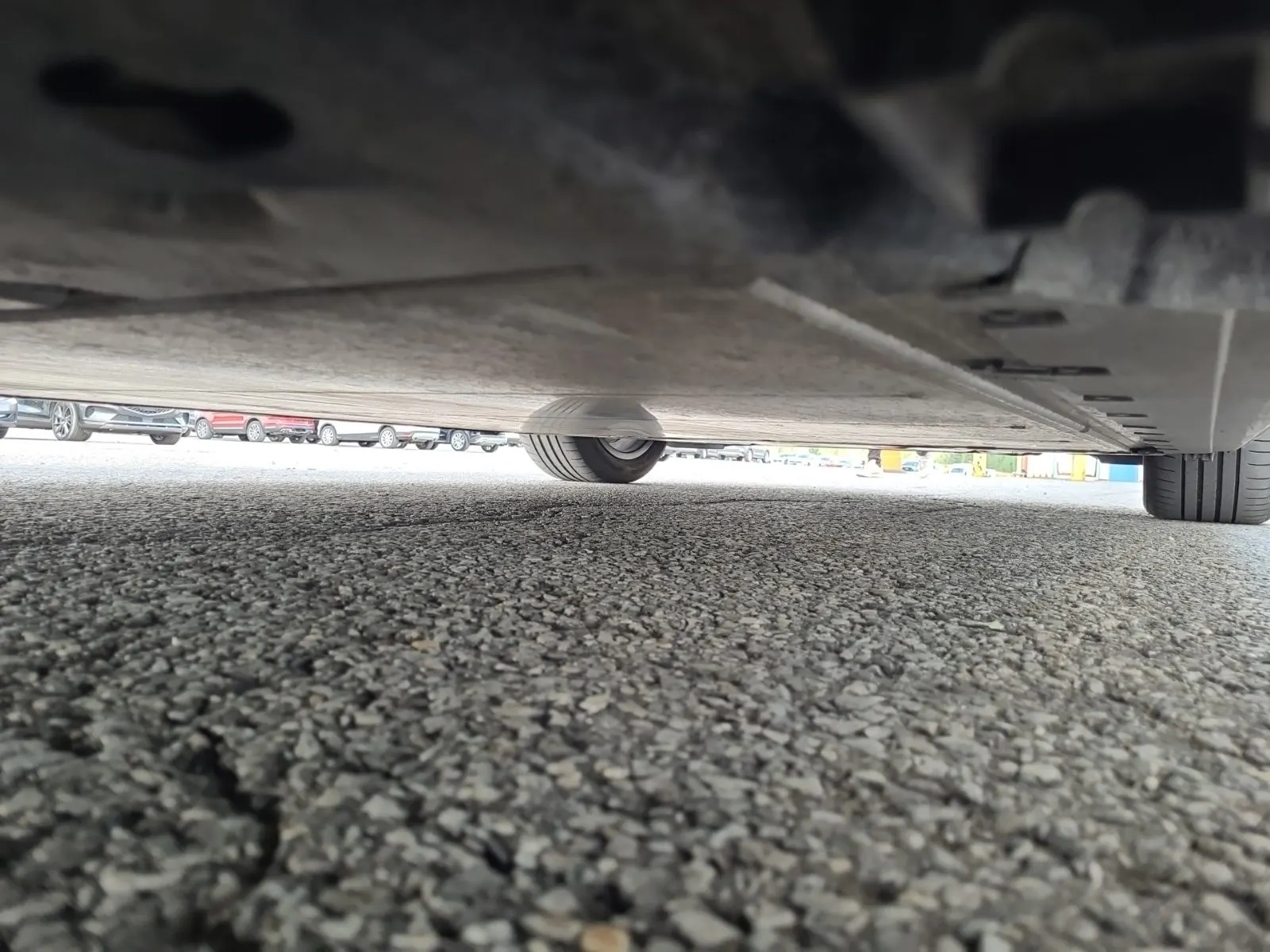 Undercarriage - Passenger Photo