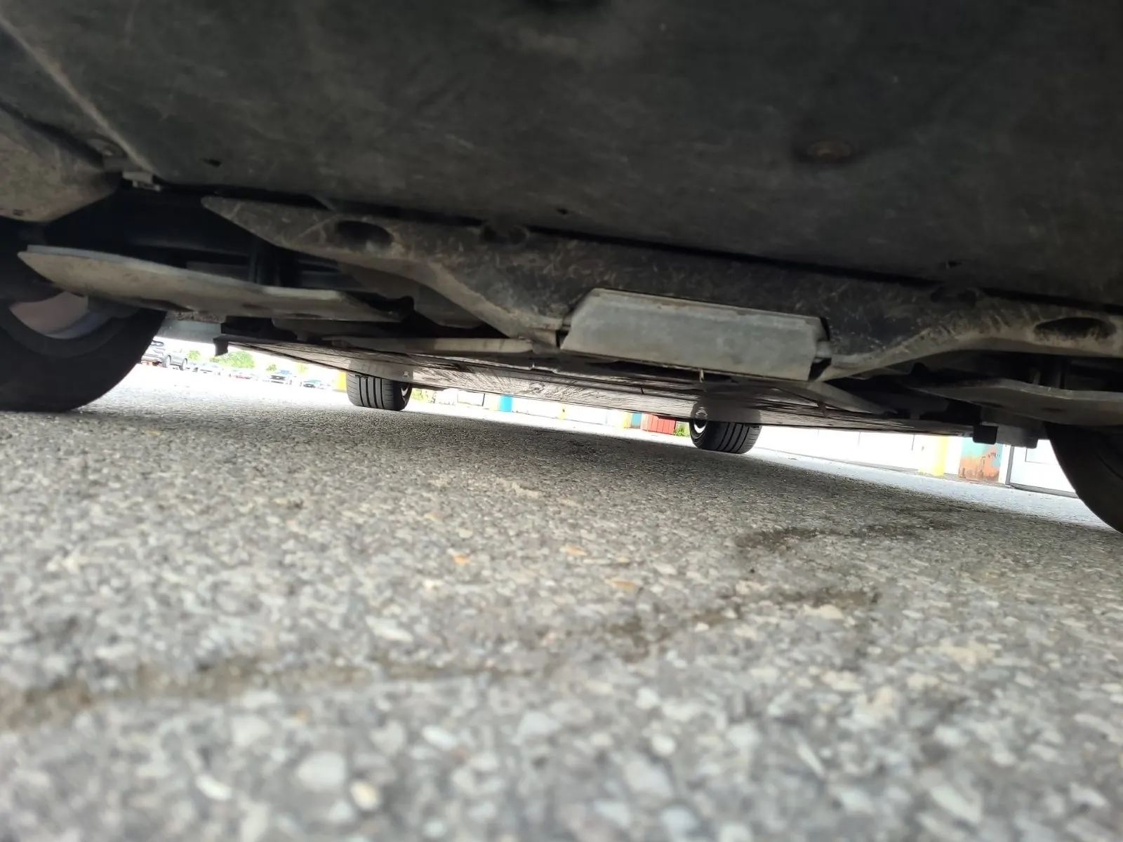 Undercarriage - Rear Photo