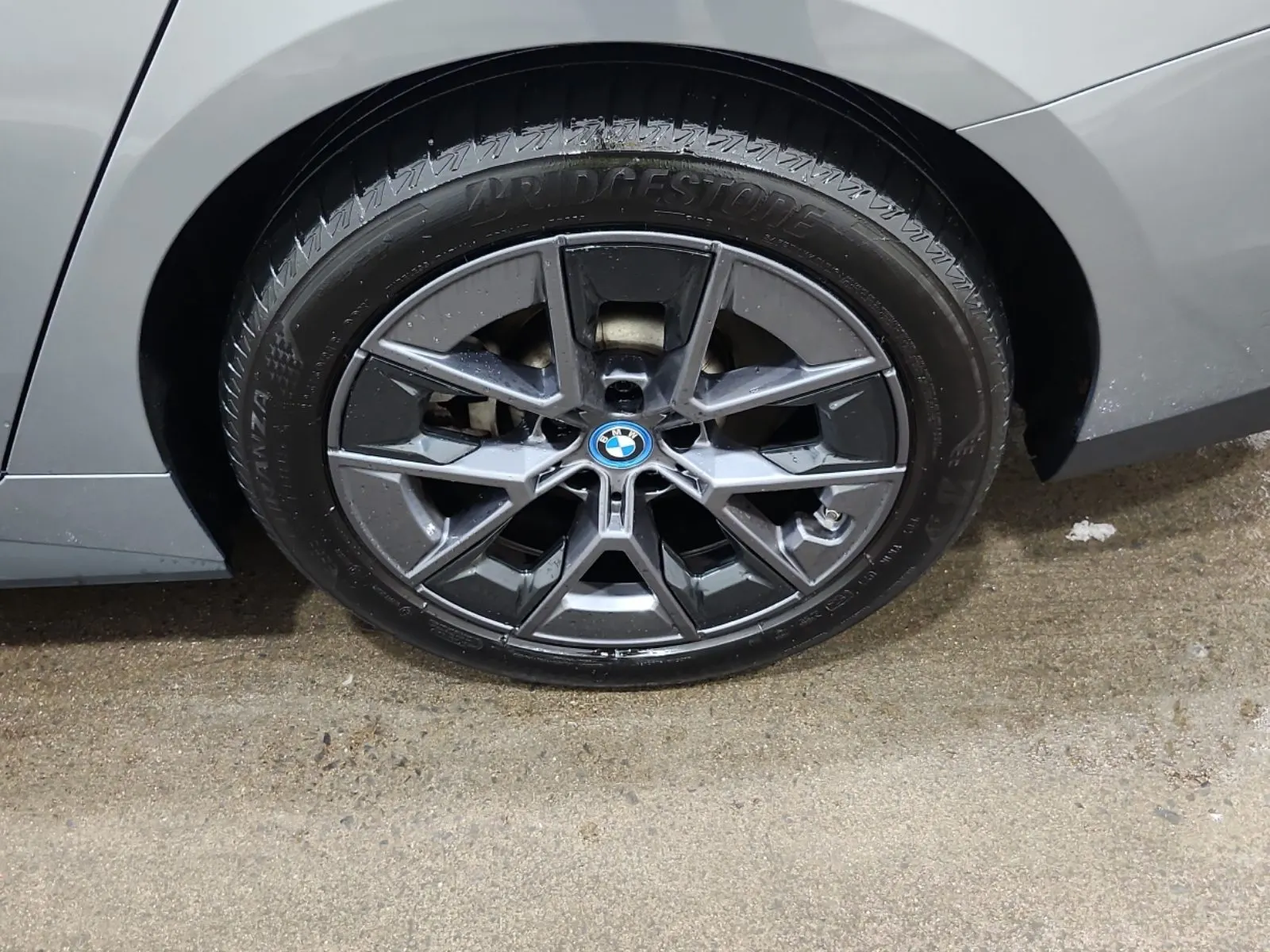 Left Rear Wheel/Tire Photo