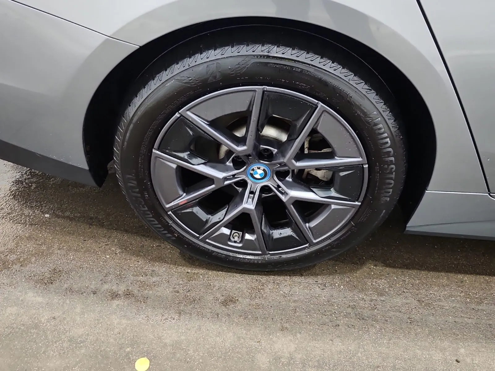 Right Rear Wheel/Tire Photo