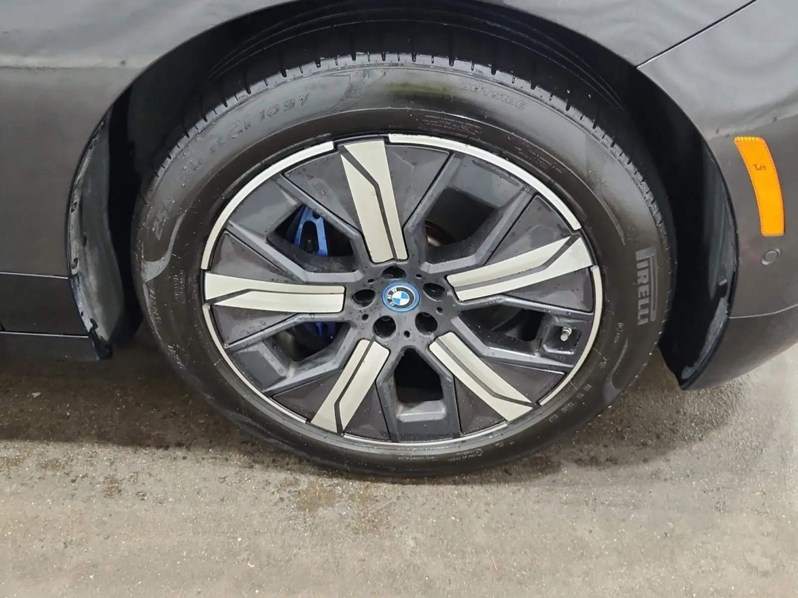 Right Front Wheel/Tire Photo