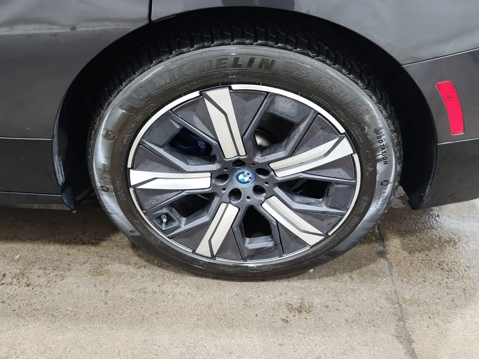 Left Rear Wheel/Tire Photo