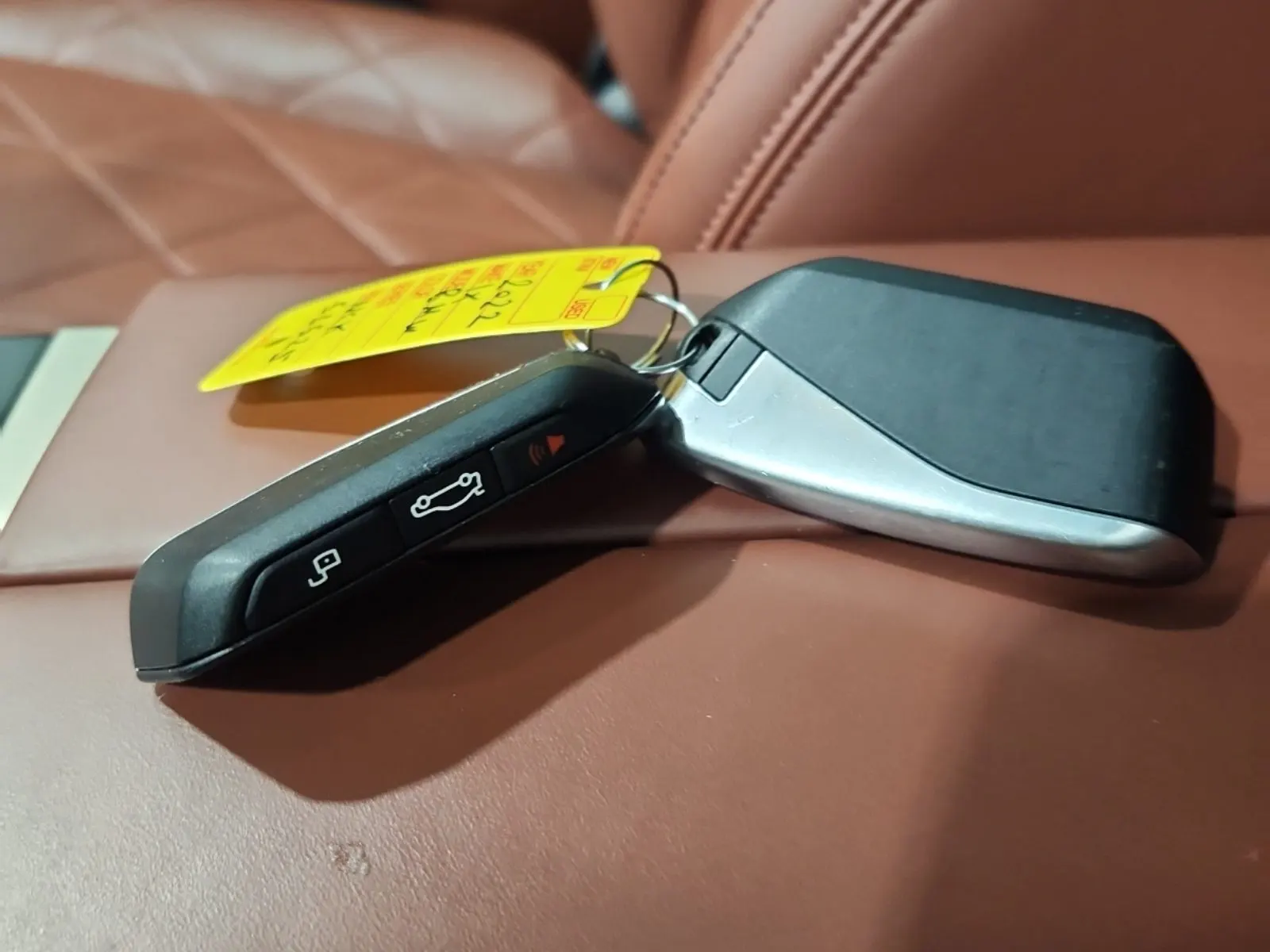 Keys/Fobs/Manual Photo