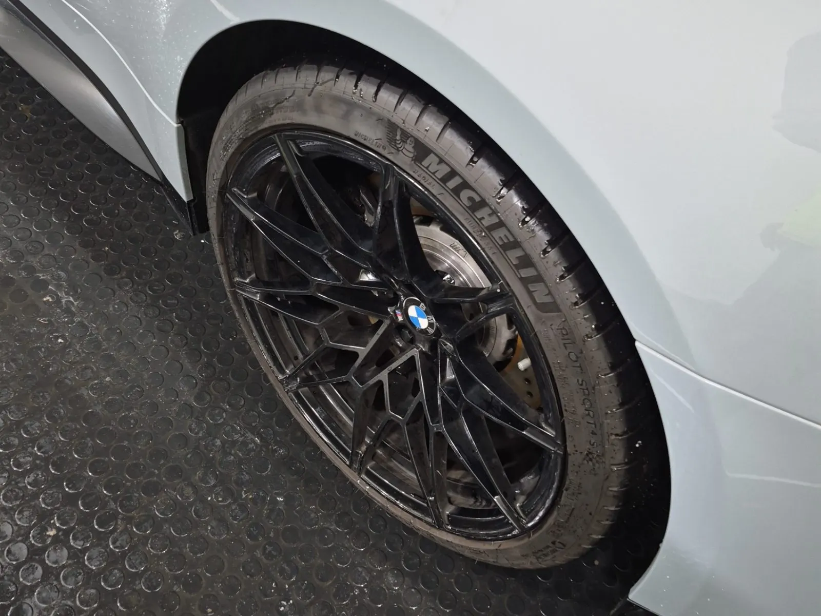 Left Rear Wheel/Tire Photo