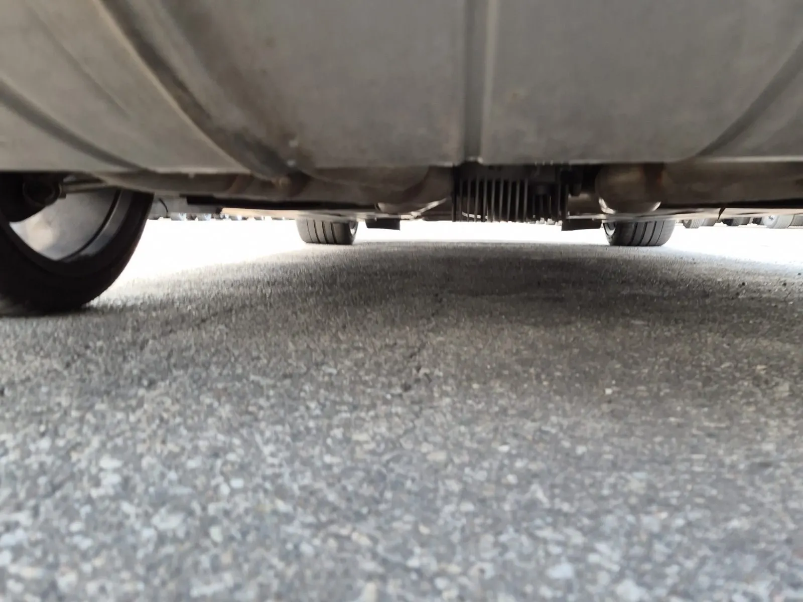 Undercarriage - Rear Photo