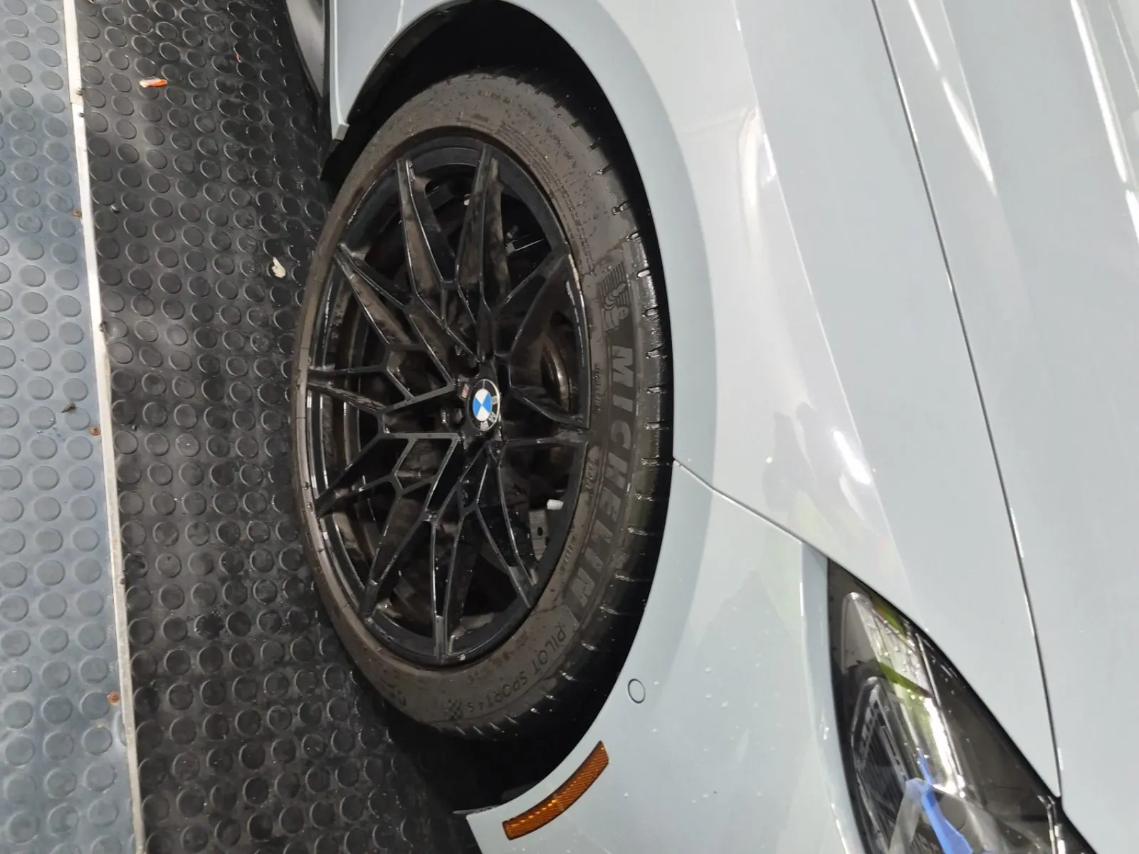Right Front Wheel/Tire Photo