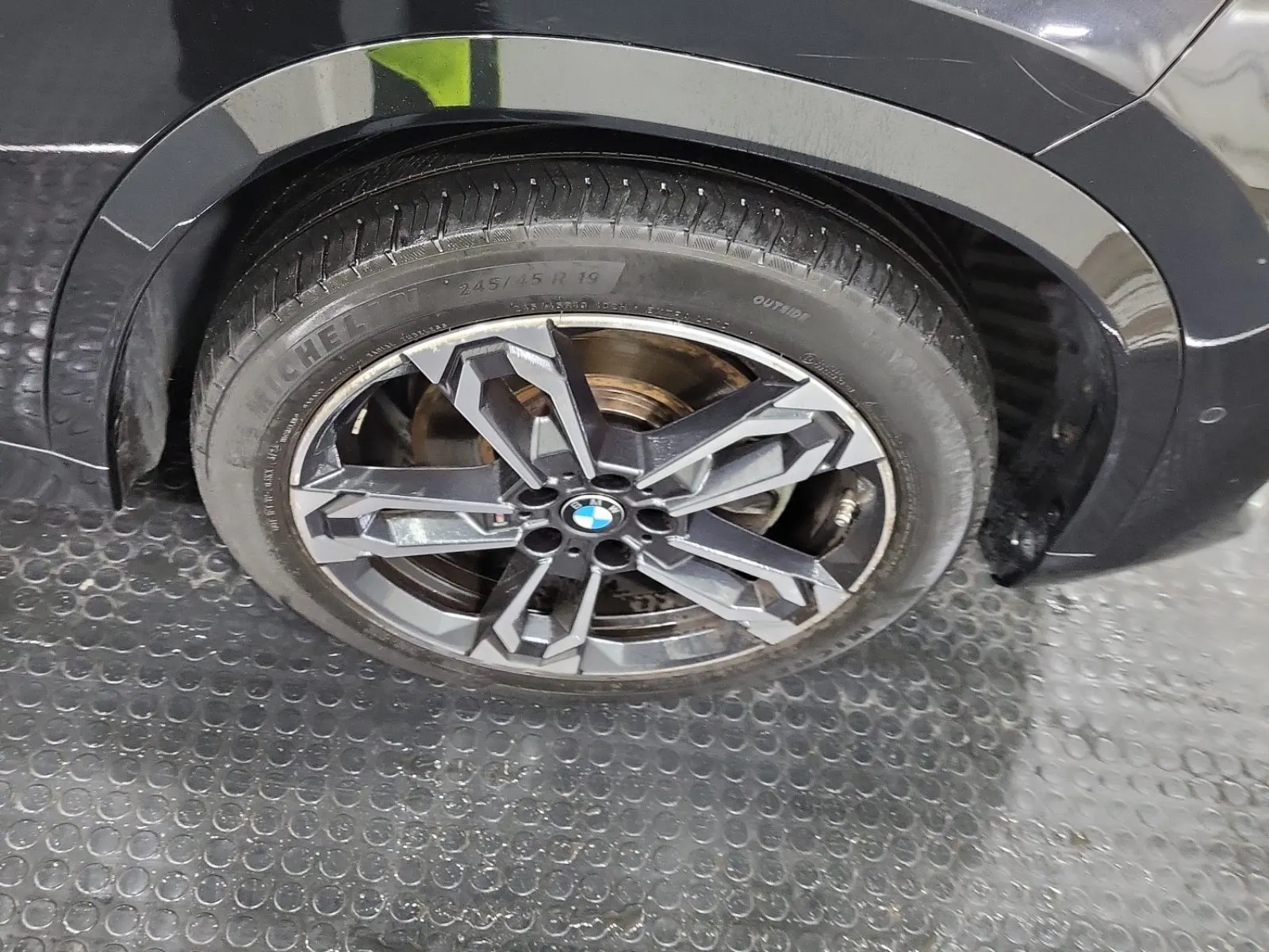 Right Front Wheel/Tire Photo