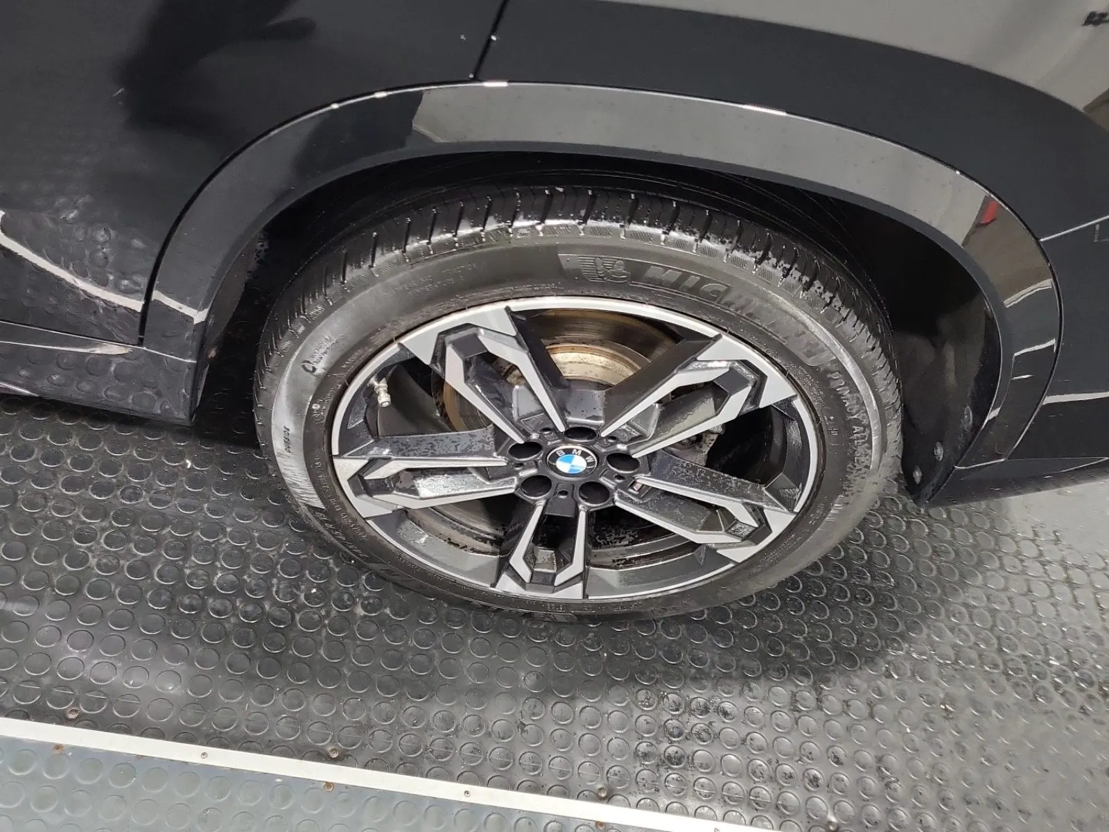 Left Rear Wheel/Tire Photo