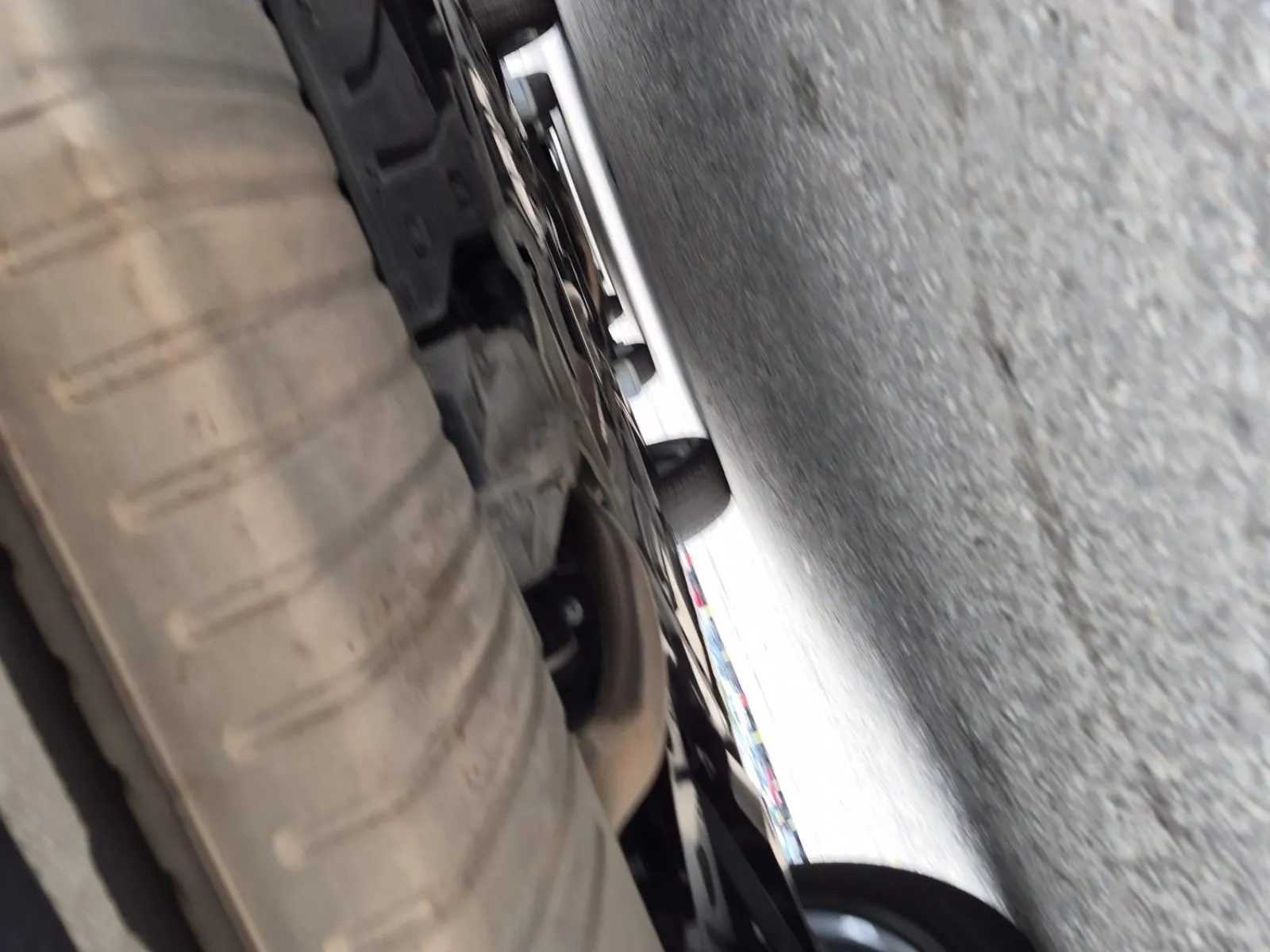 Undercarriage - Rear Photo